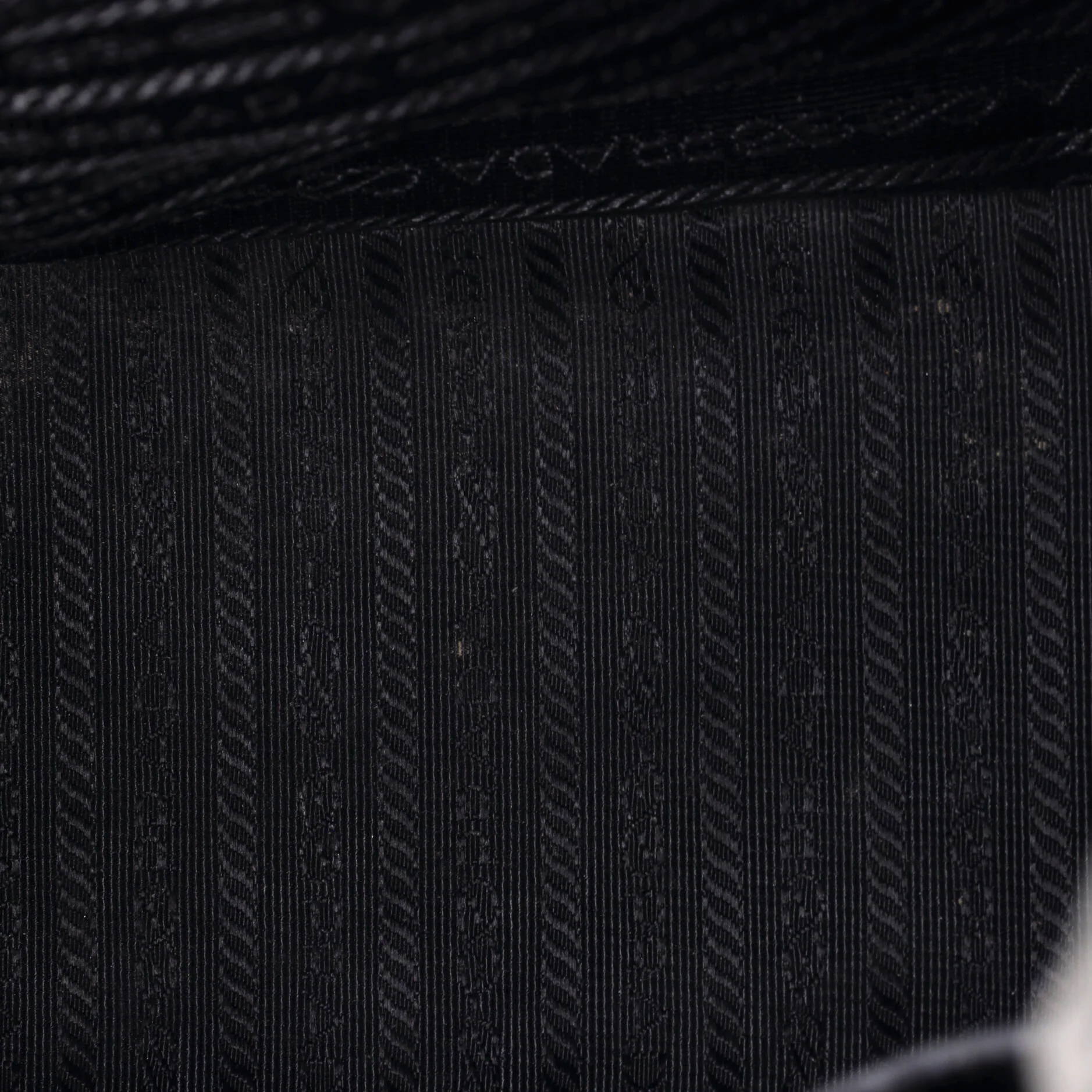 Logo Strap Crossbody Bag Vitello Daino Medium - Image 5
