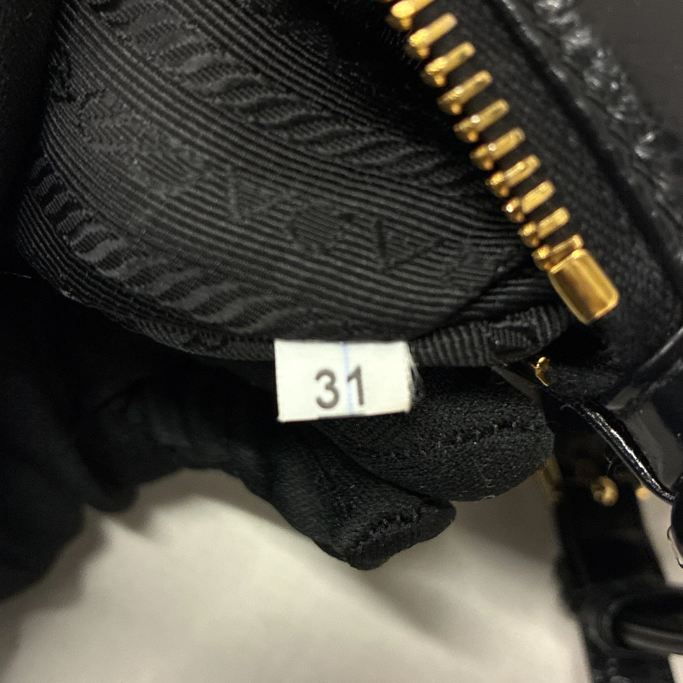 Re-Edition 2002 Shoulder Bag Leather - Image 6
