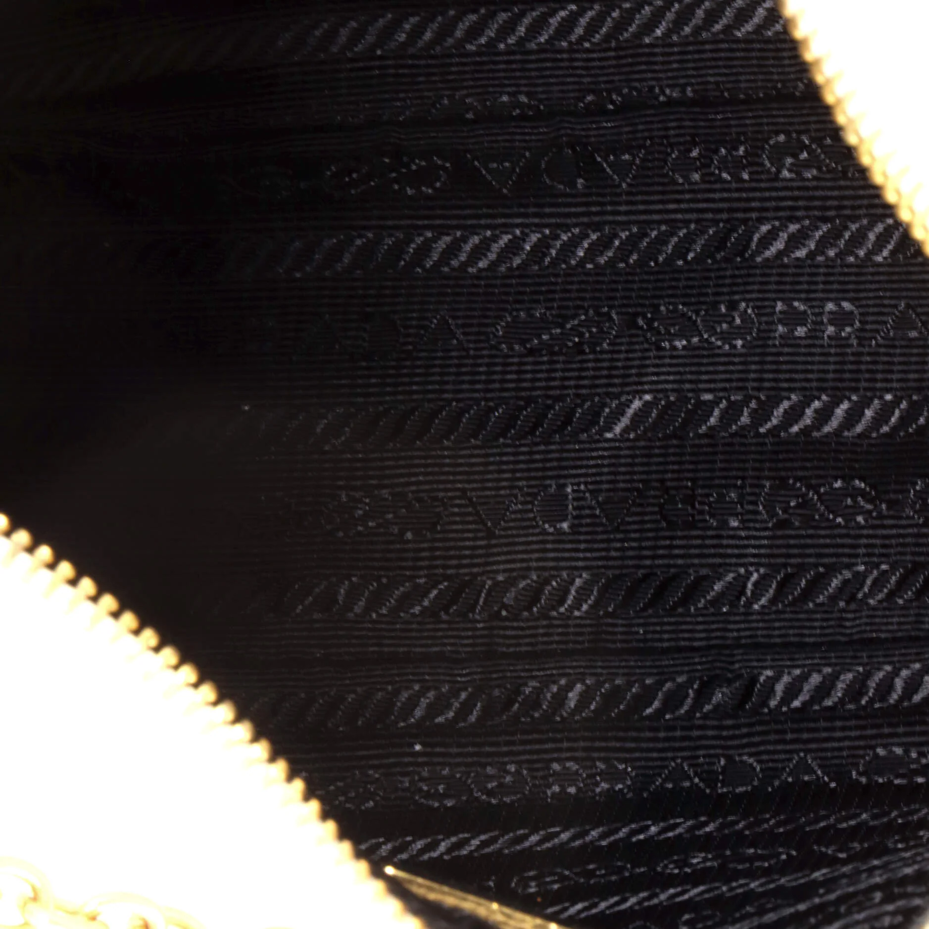 Re-Edition 2005 Shoulder Bag Saffiano Leather Small - Image 5