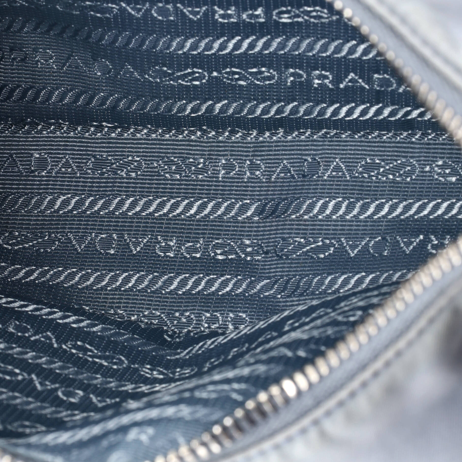 Re-Edition 2005 Shoulder Bag Tessuto Small - Image 5