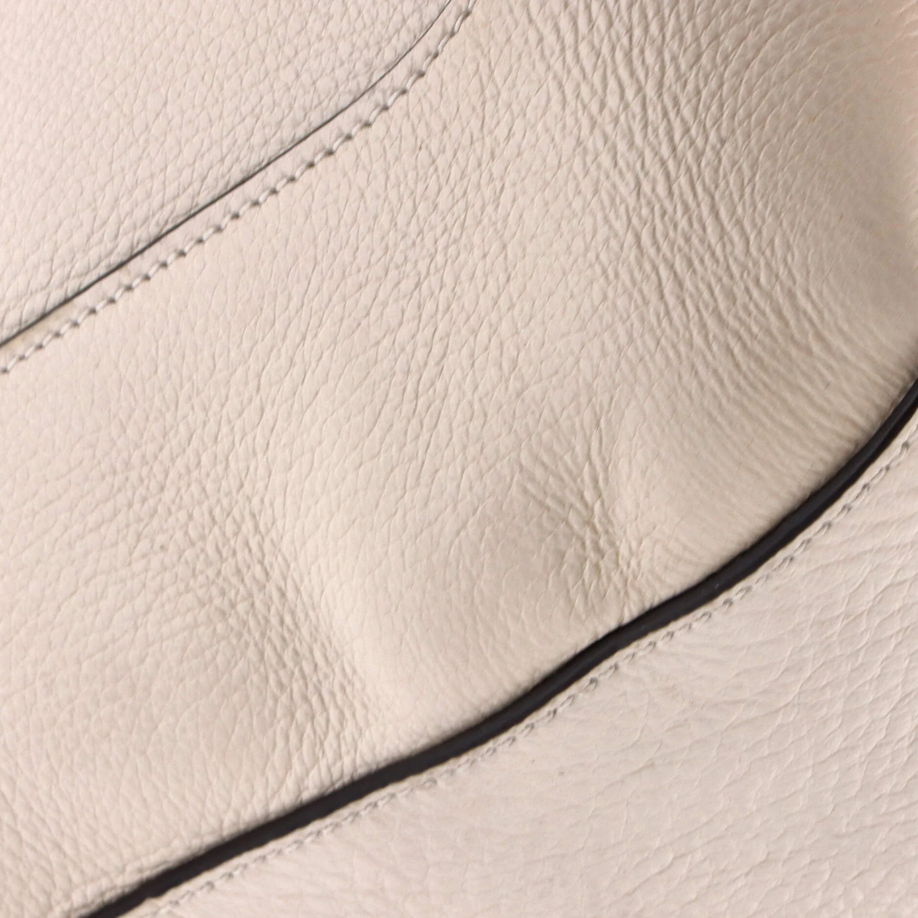 Striped Strap Zip Hobo Vitello Daino Medium - Image 6
