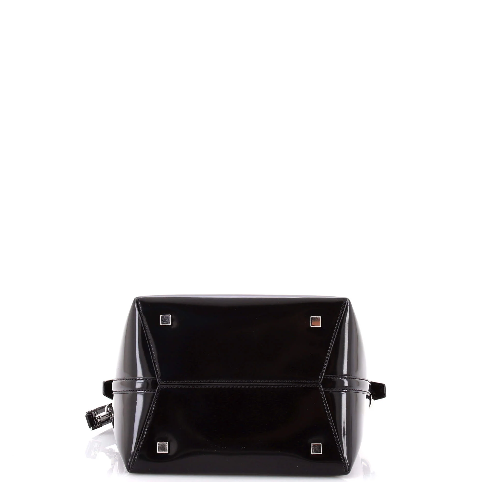 Le 37 Bucket Bag Patent - Image 4