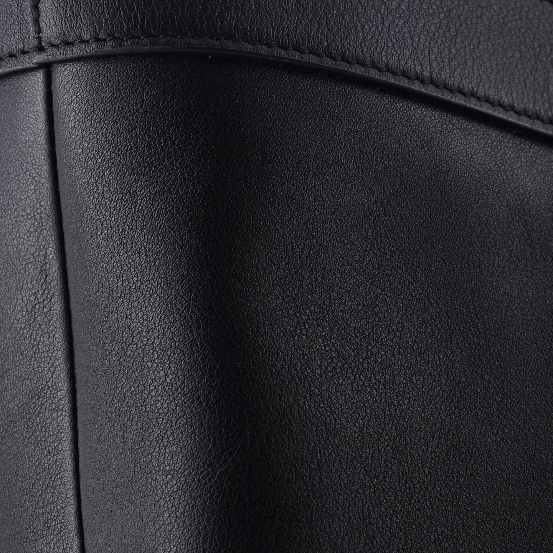 Y Tote Leather Medium - Image 6