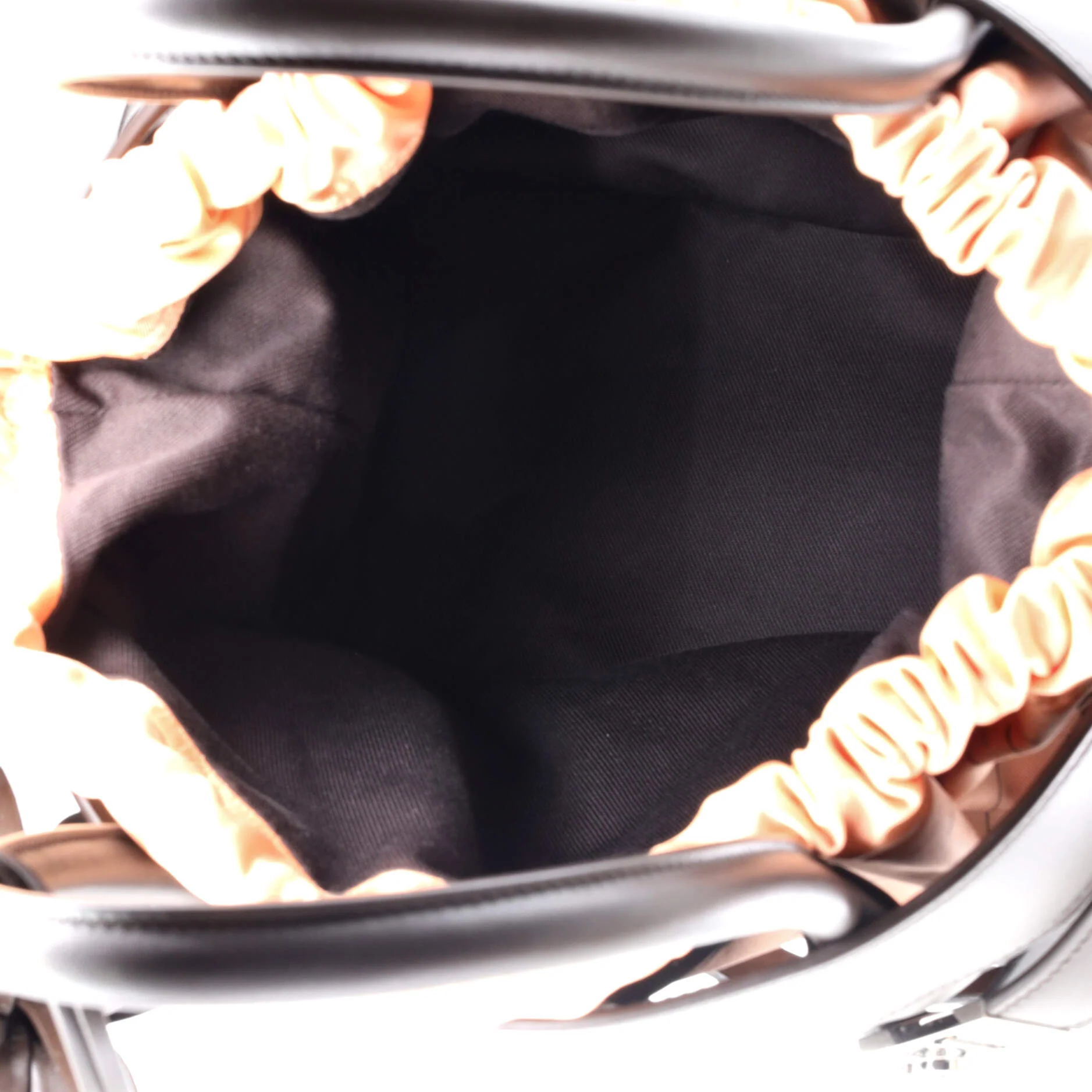 Back to Earth Hug Top Handle Bag Leather Large - Image 5