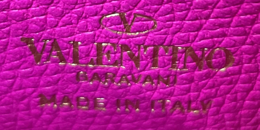 VLogo Signature Wallet on Chain Leather - Image 6