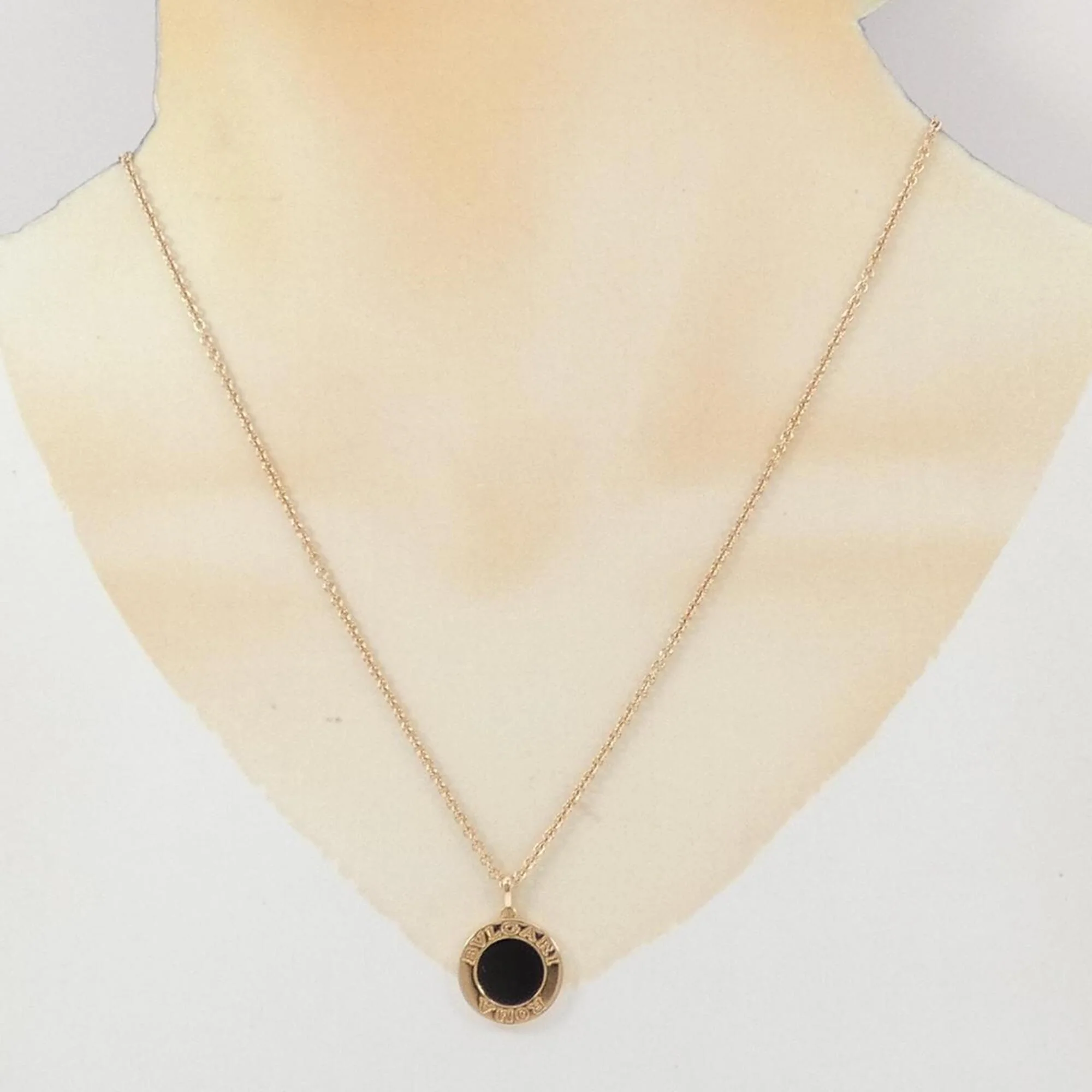 Pendant Necklace 18K Rose Gold with Diamond and Onyx - Image 7