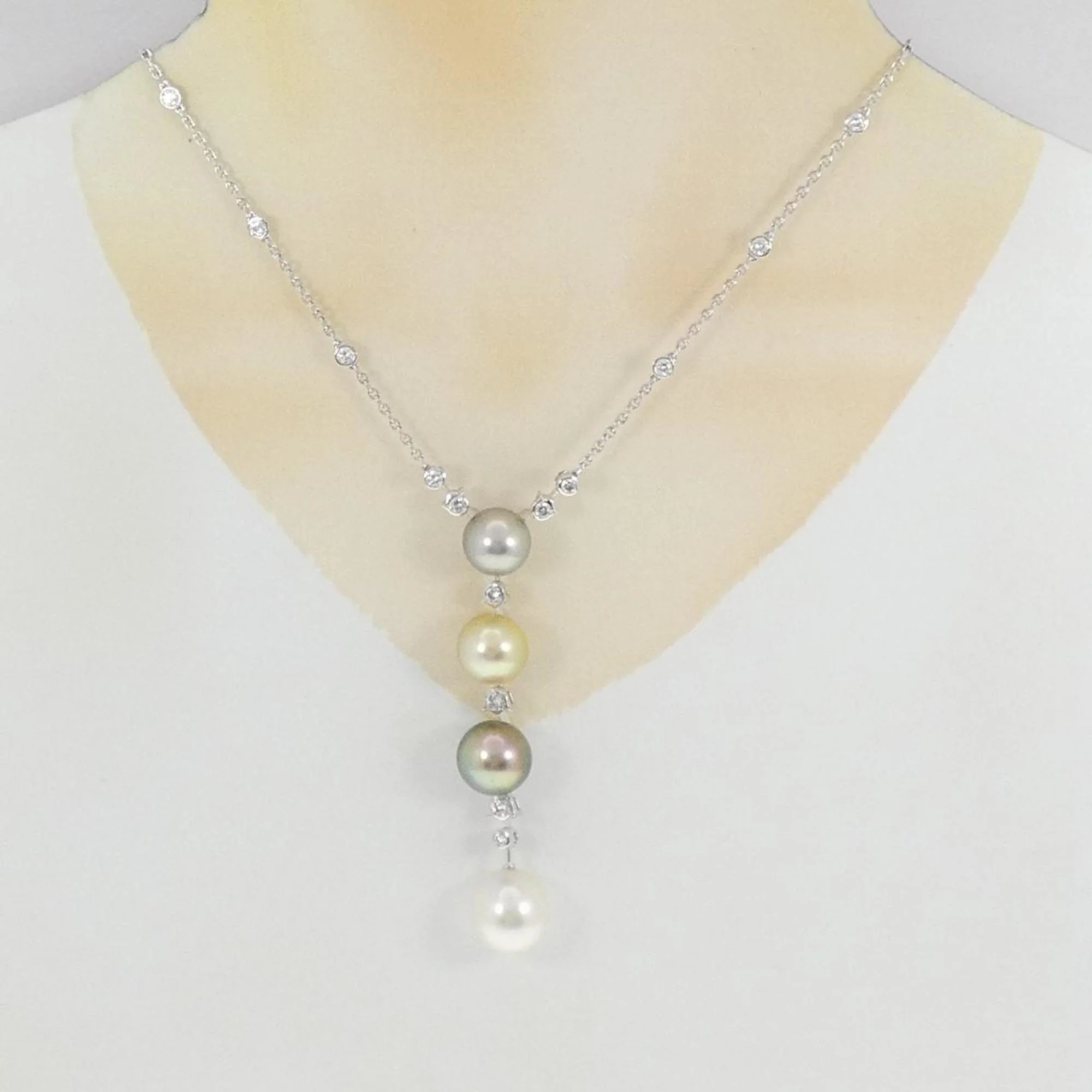 Pendant Necklace 18K White Gold With Diamond and Pearl - Image 8