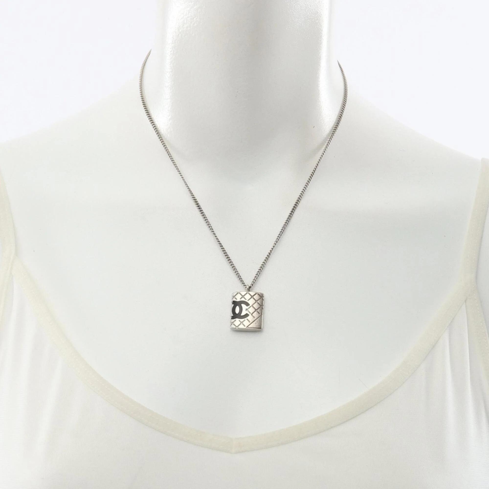 Cambon Pendant Necklace Metal Silver and Black - Image 6