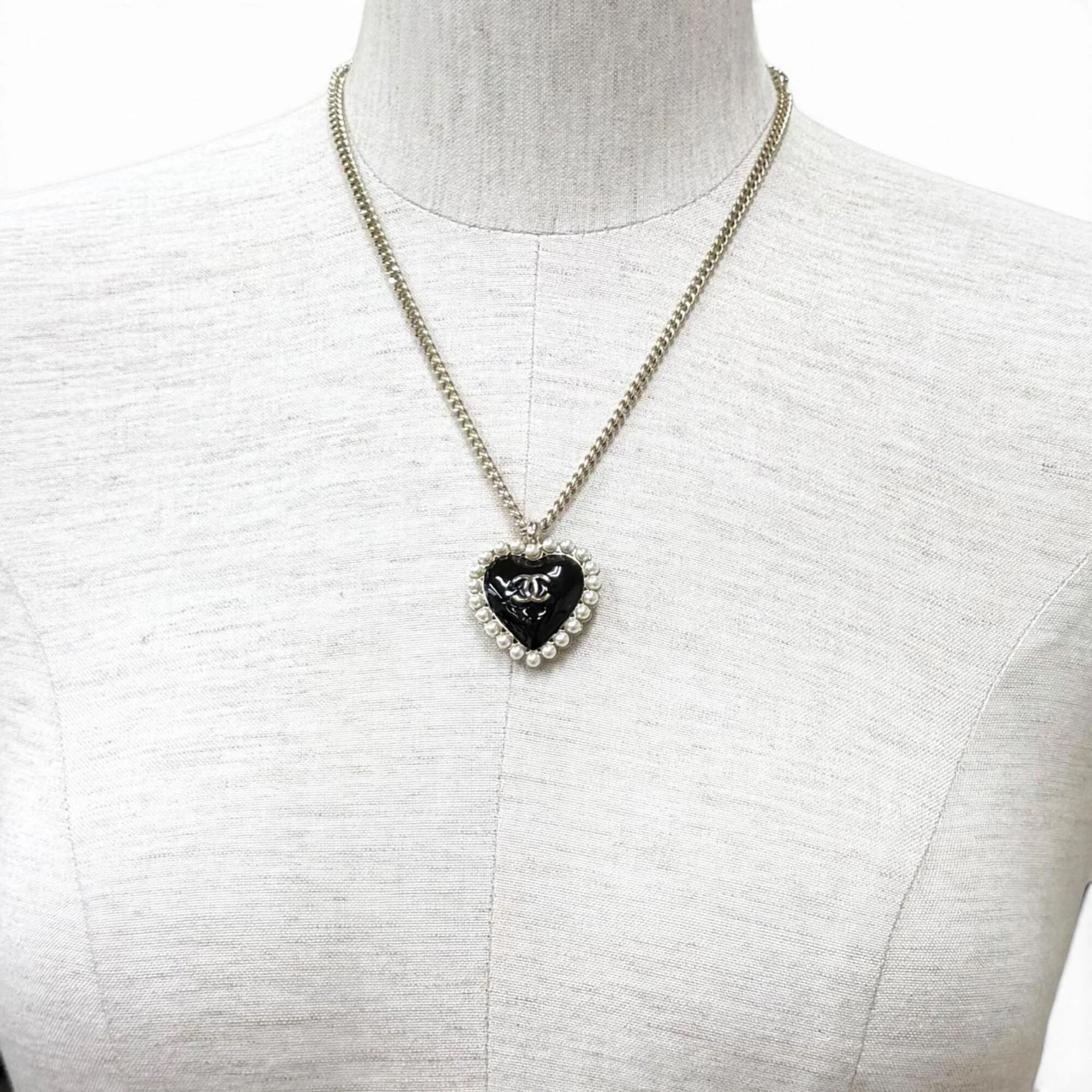 CC Logo Heart Pendant Necklace Metal - Image 4