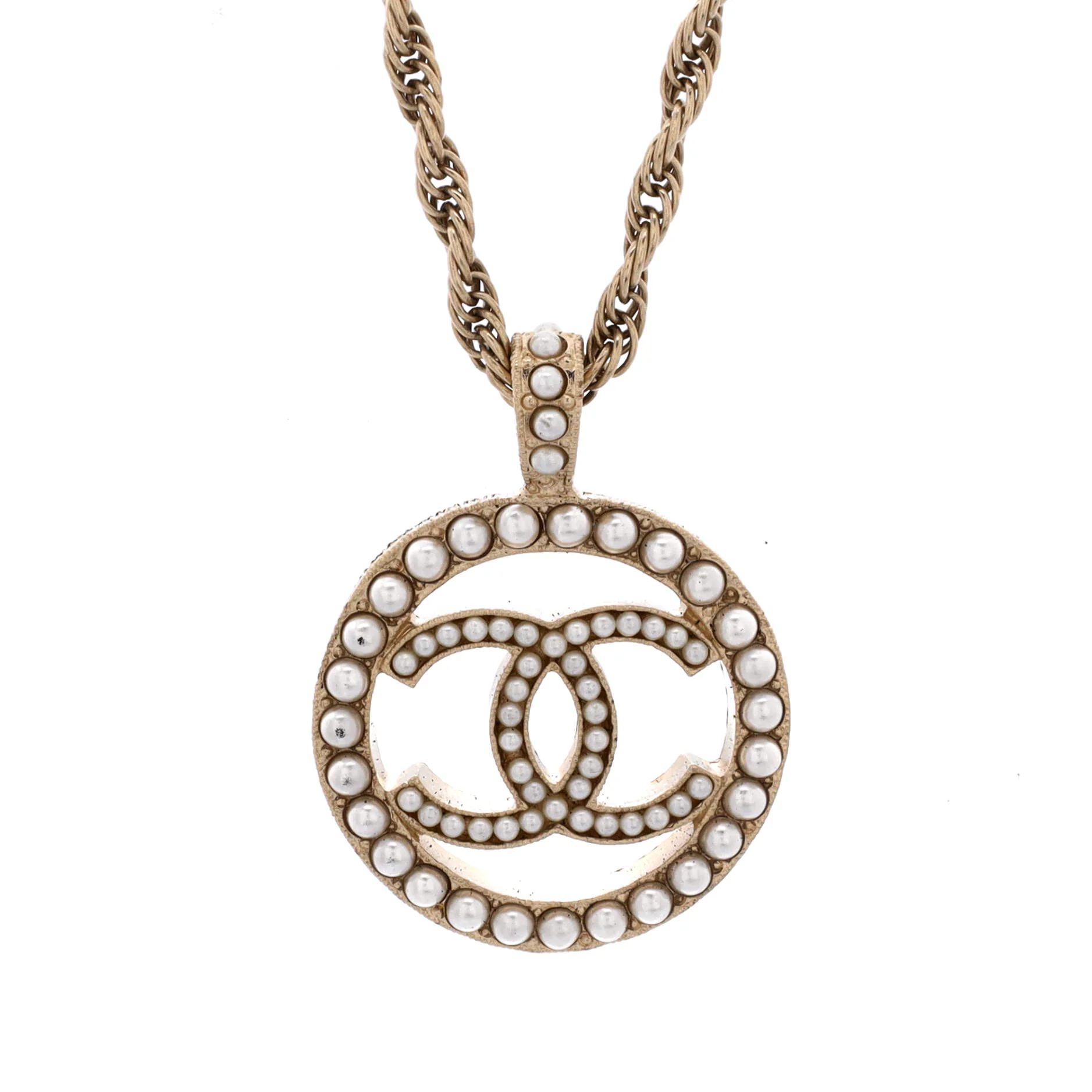 CC Round Pendant Necklace Metal with Faux Pearls