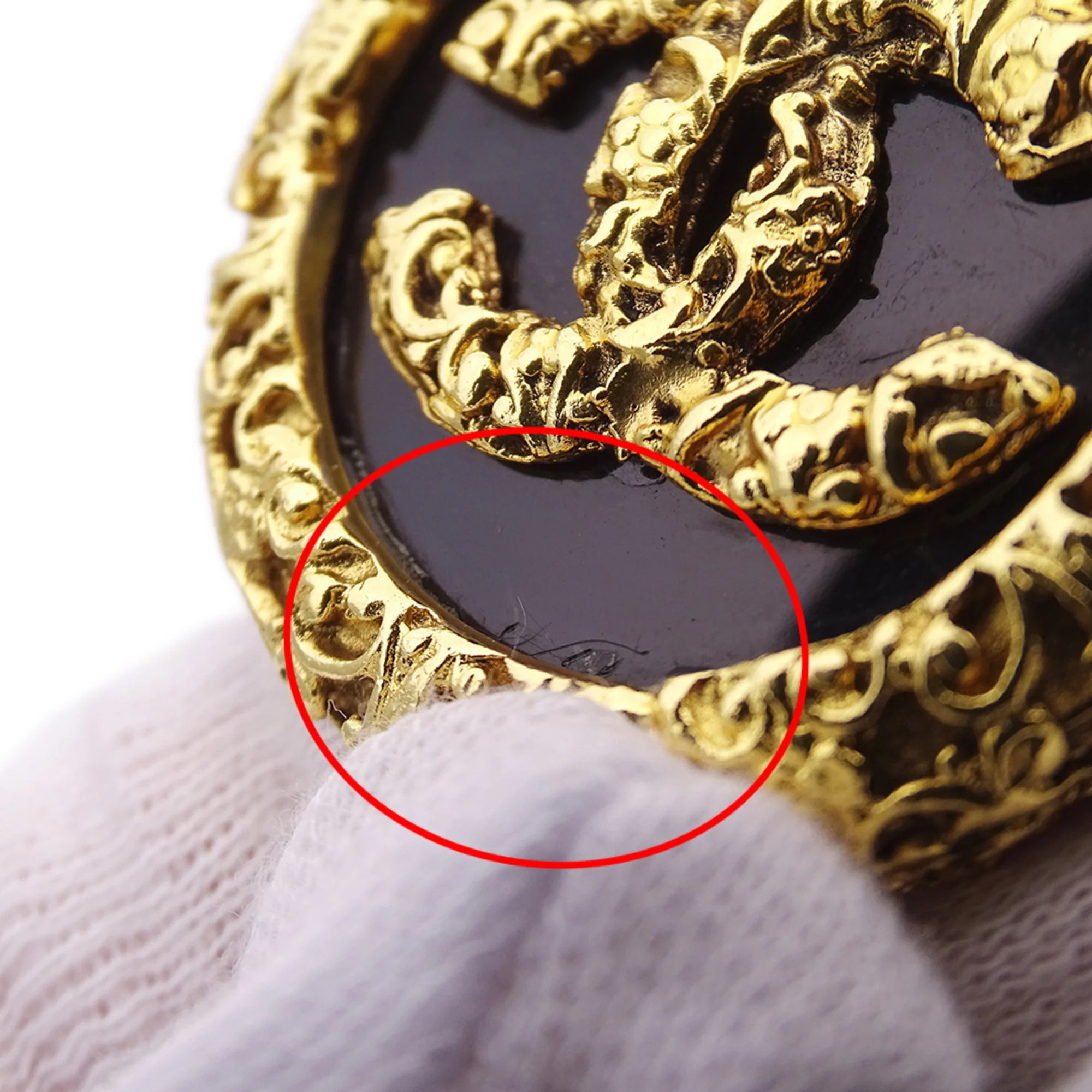 Pendant Necklace Metal Black and Gold - Image 9