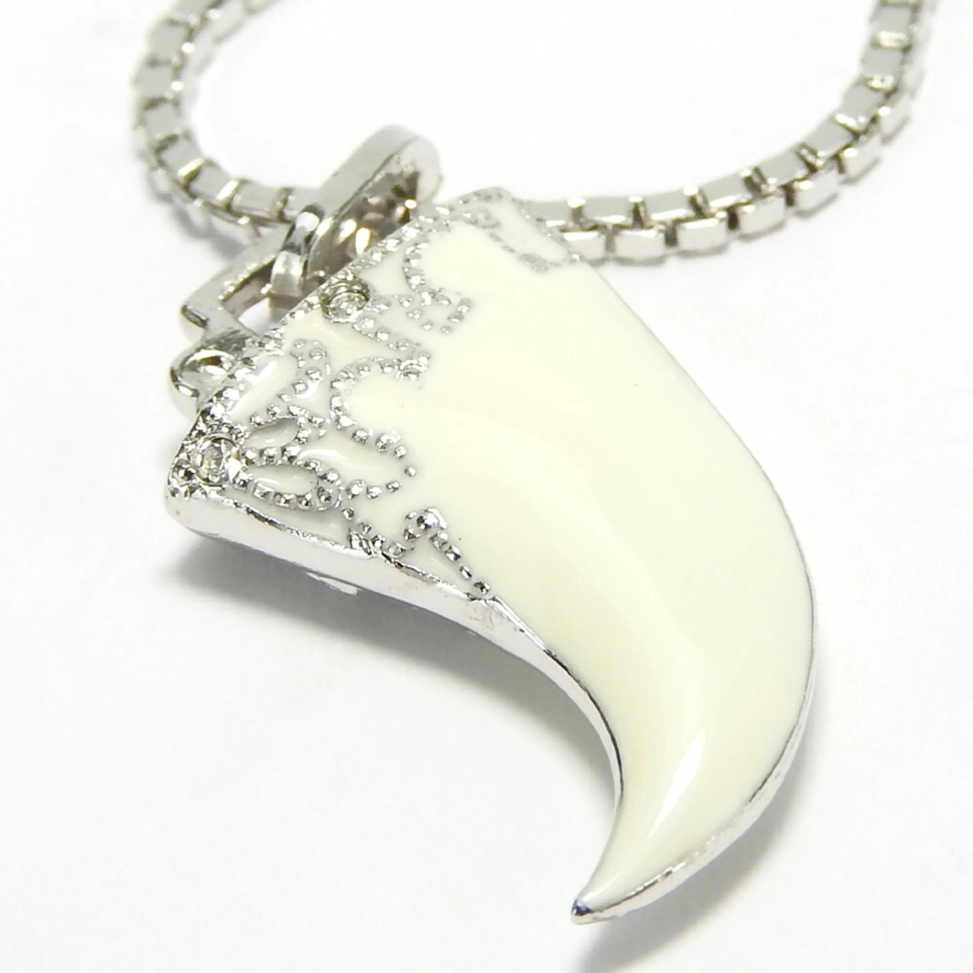 Fang Motif Pendant Necklace Metal Silver White - Image 4