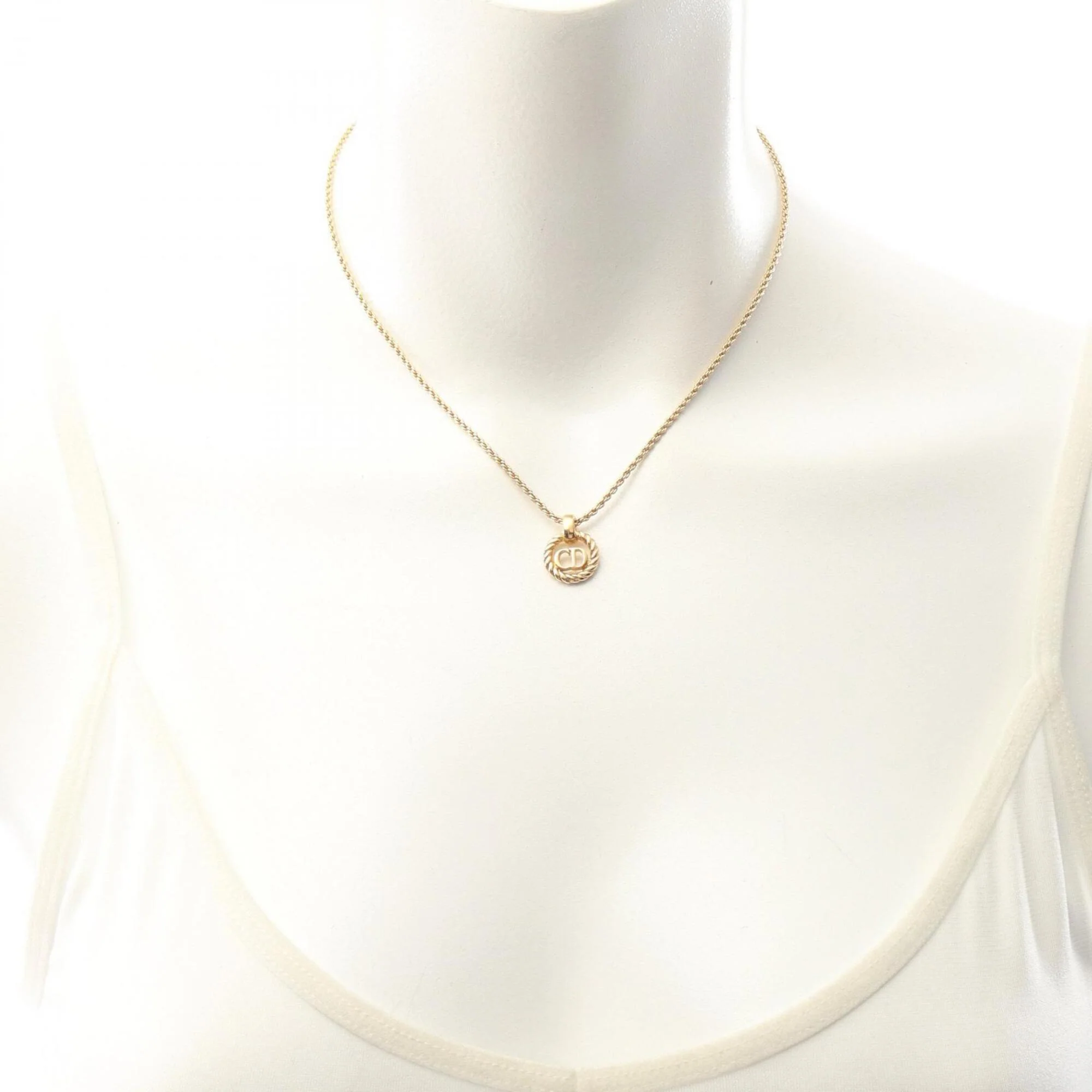 Pendant Necklace Gold - Image 6