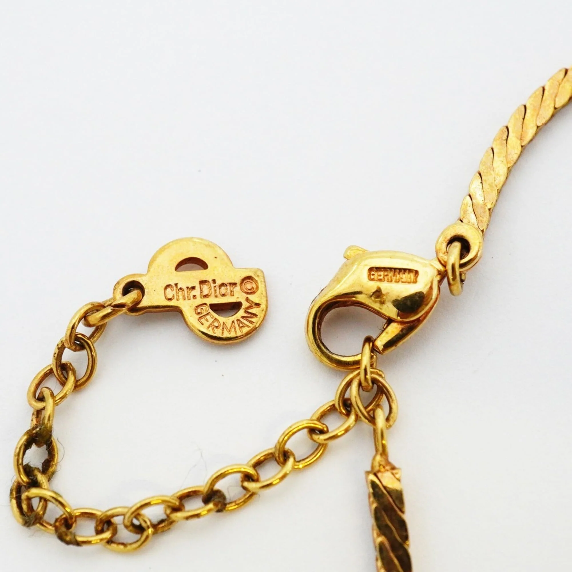 Pendant Necklace Gold and Rhinestone - Image 4