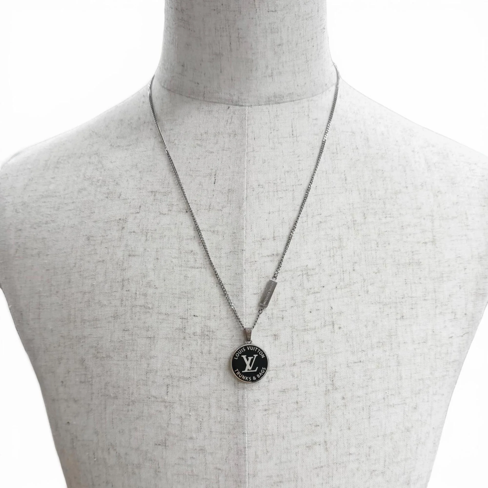 Award Pendant Necklace Black and Silver - Image 2