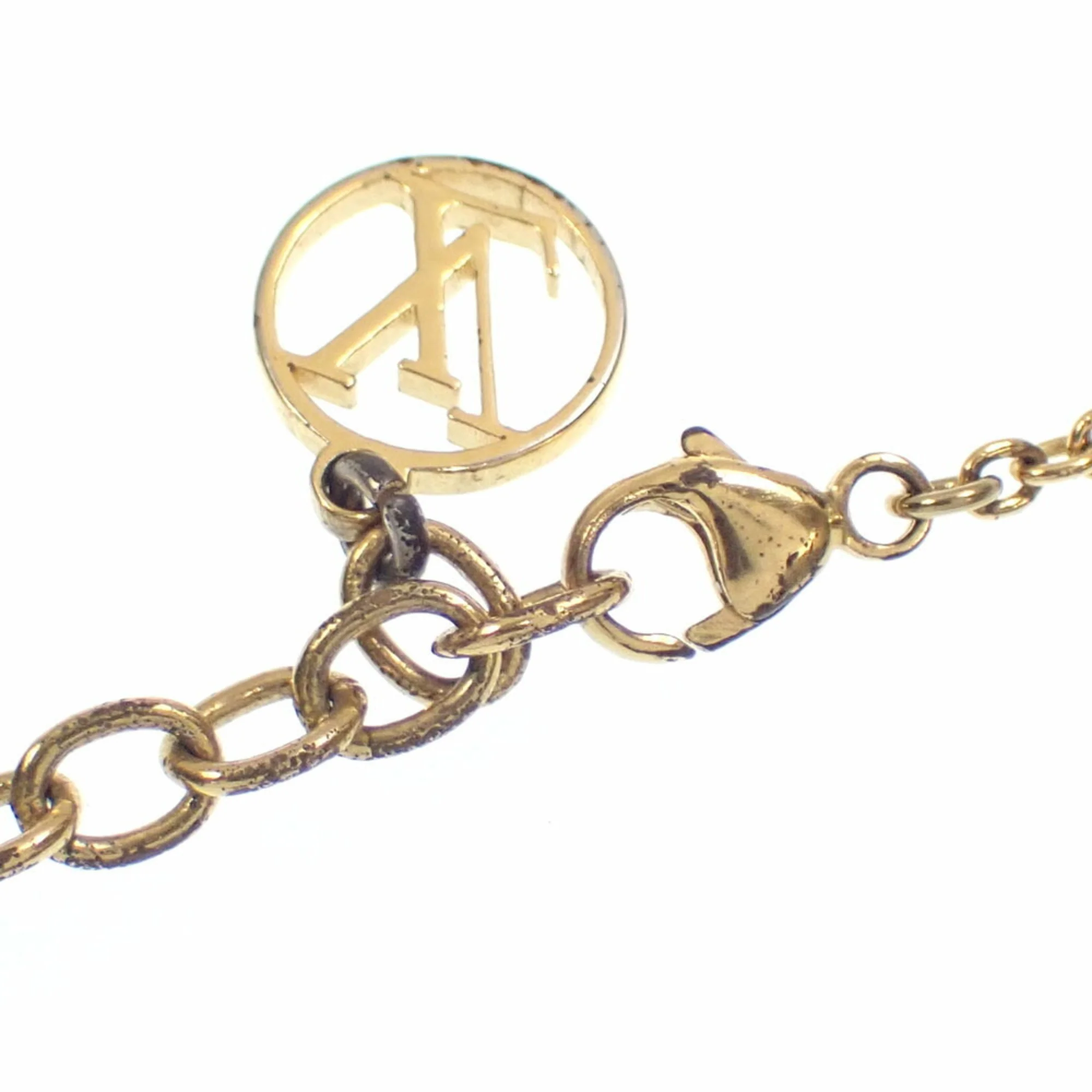 Essential V Pendant Necklace Gold - Image 7