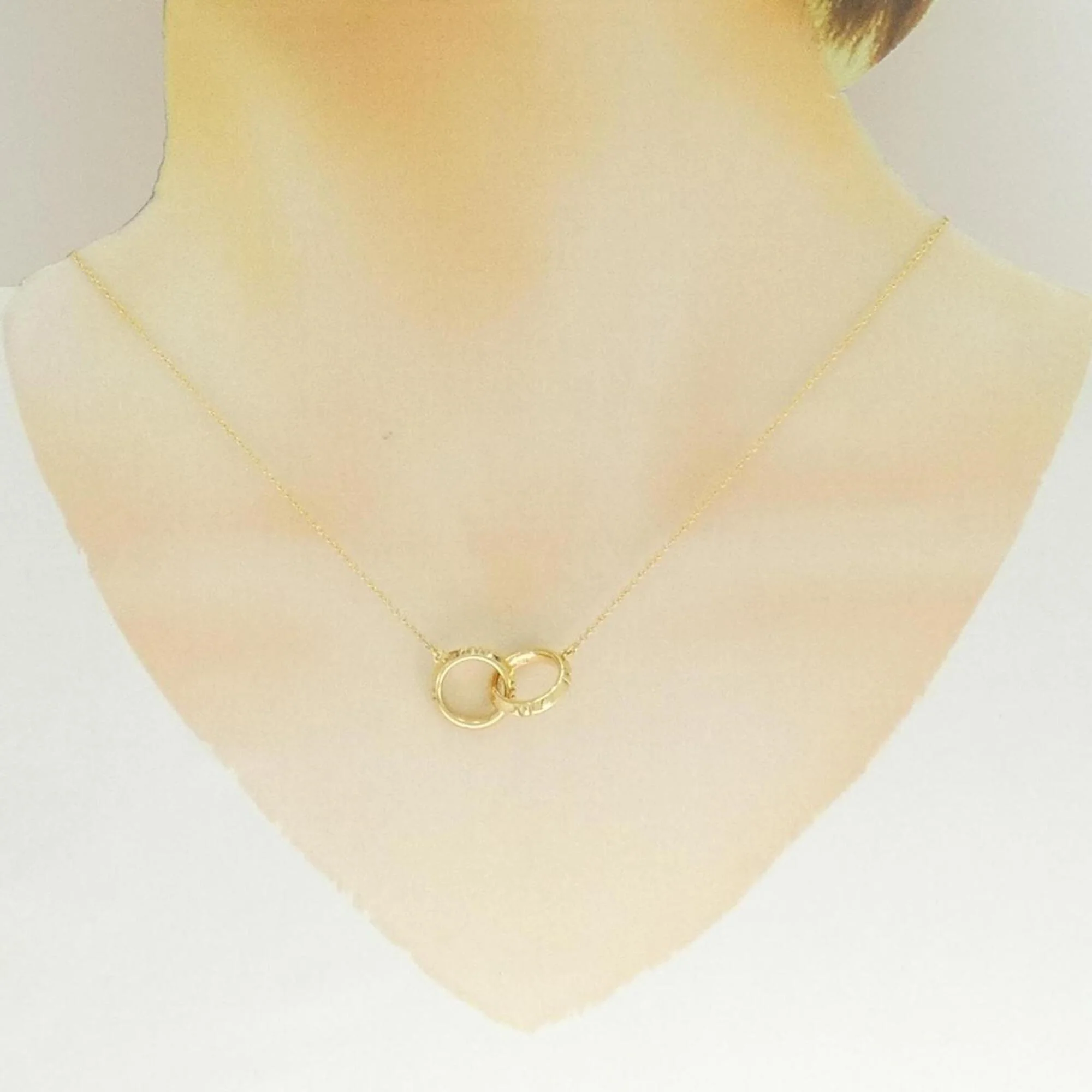 Closed Interlocking Pendant Necklace 18K Yellow Gold - Image 5