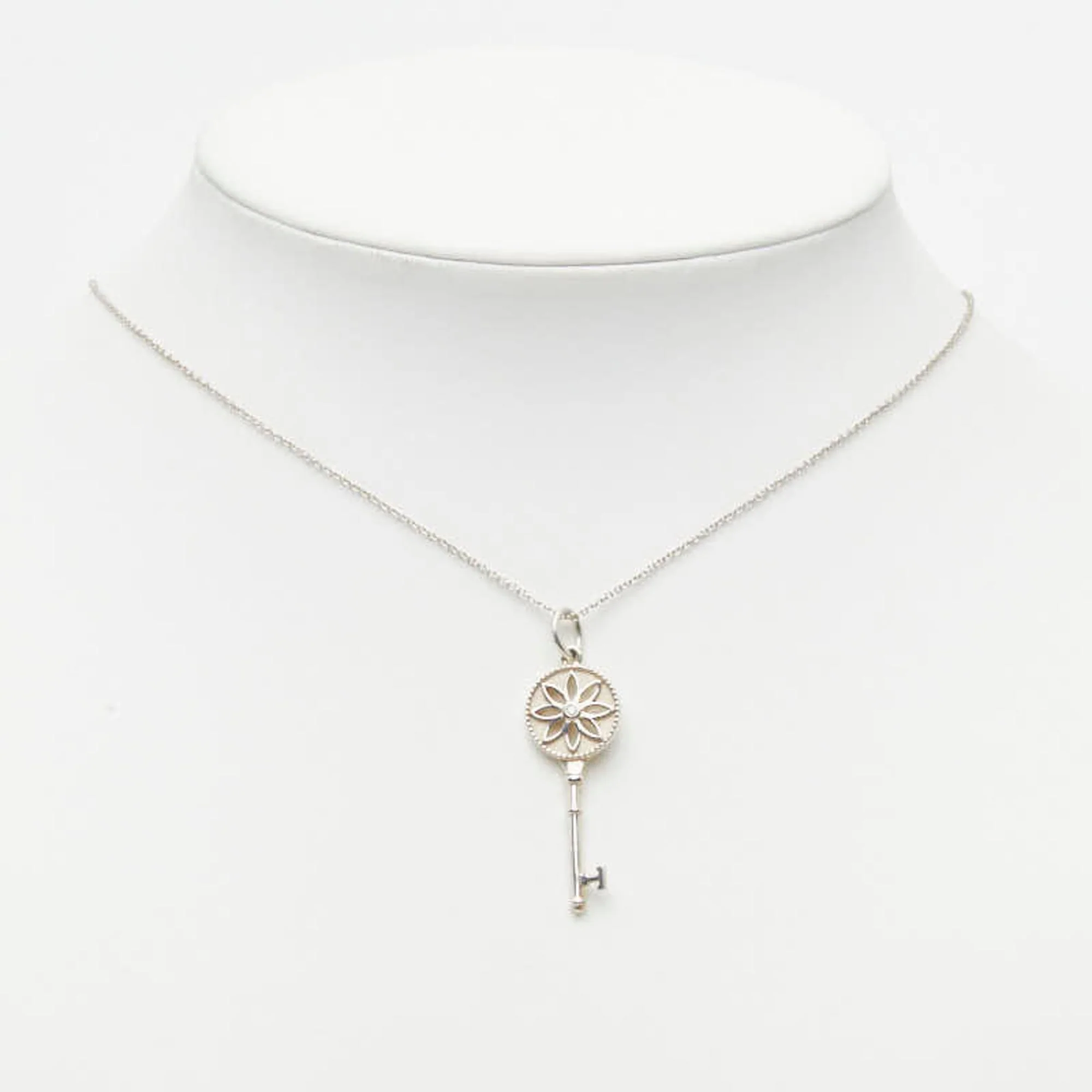 Daisy Key Pendant Necklace Sterling Silver and Diamond - Image 7