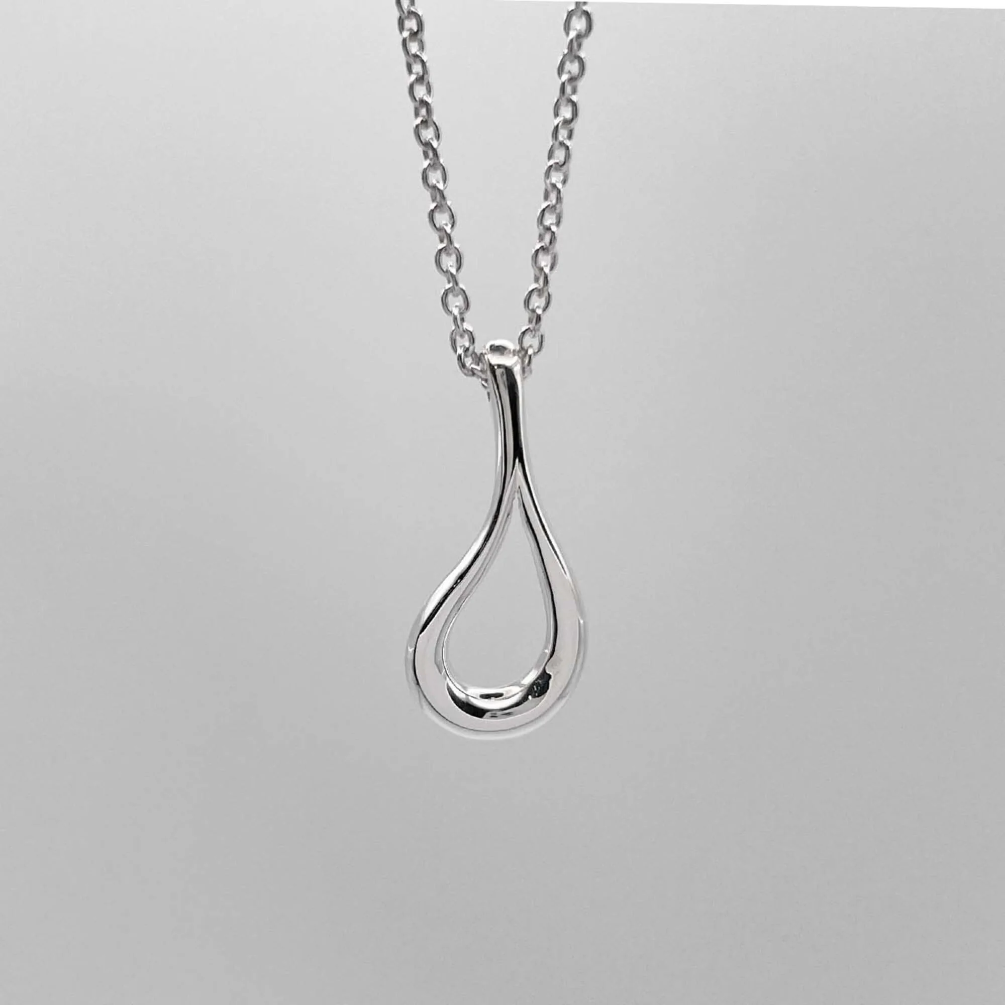 Elsa Peretti Pendant Necklace Sterling Silver 17mm - Image 2