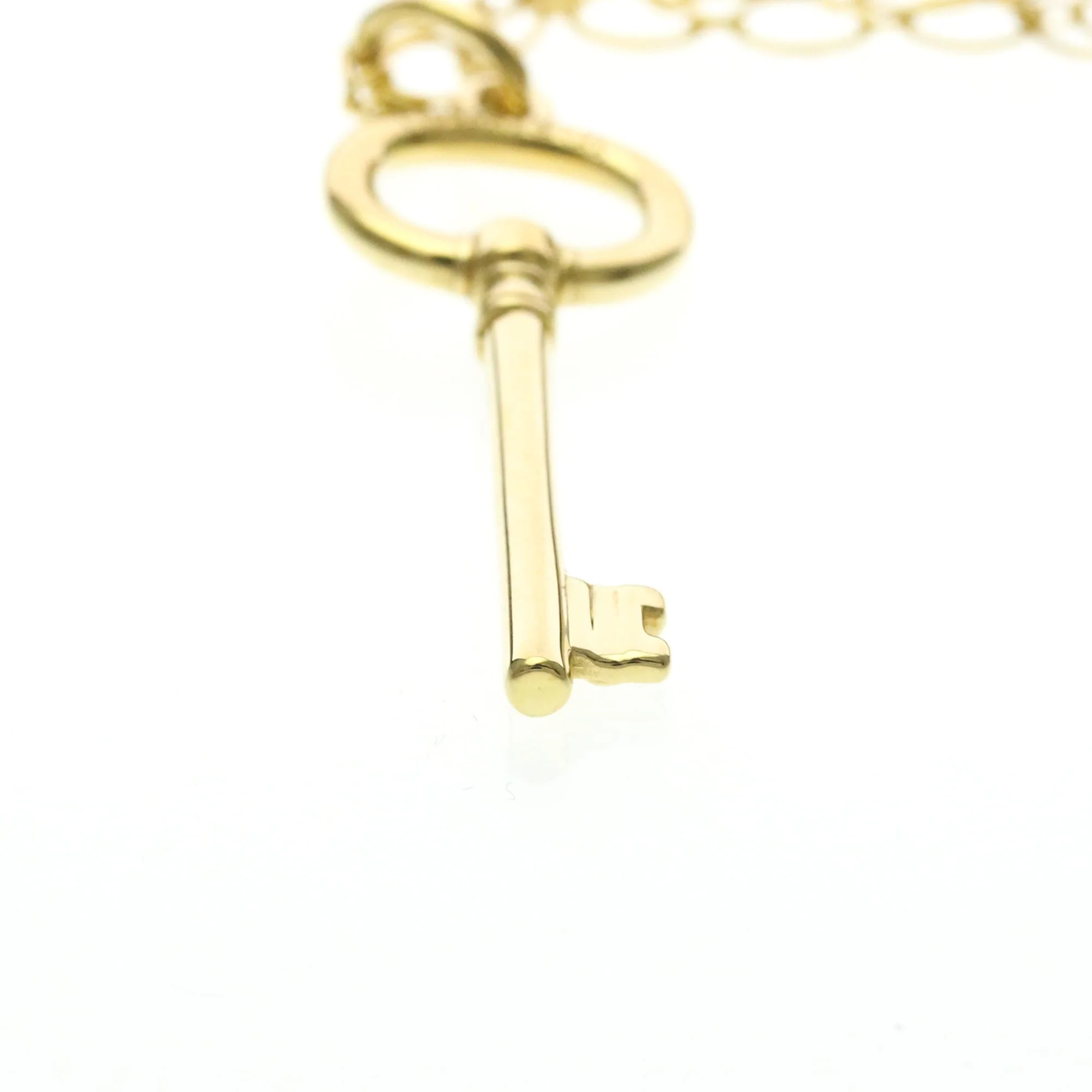 Oval Key Pendant Necklace 18K Yellow Gold - Image 4