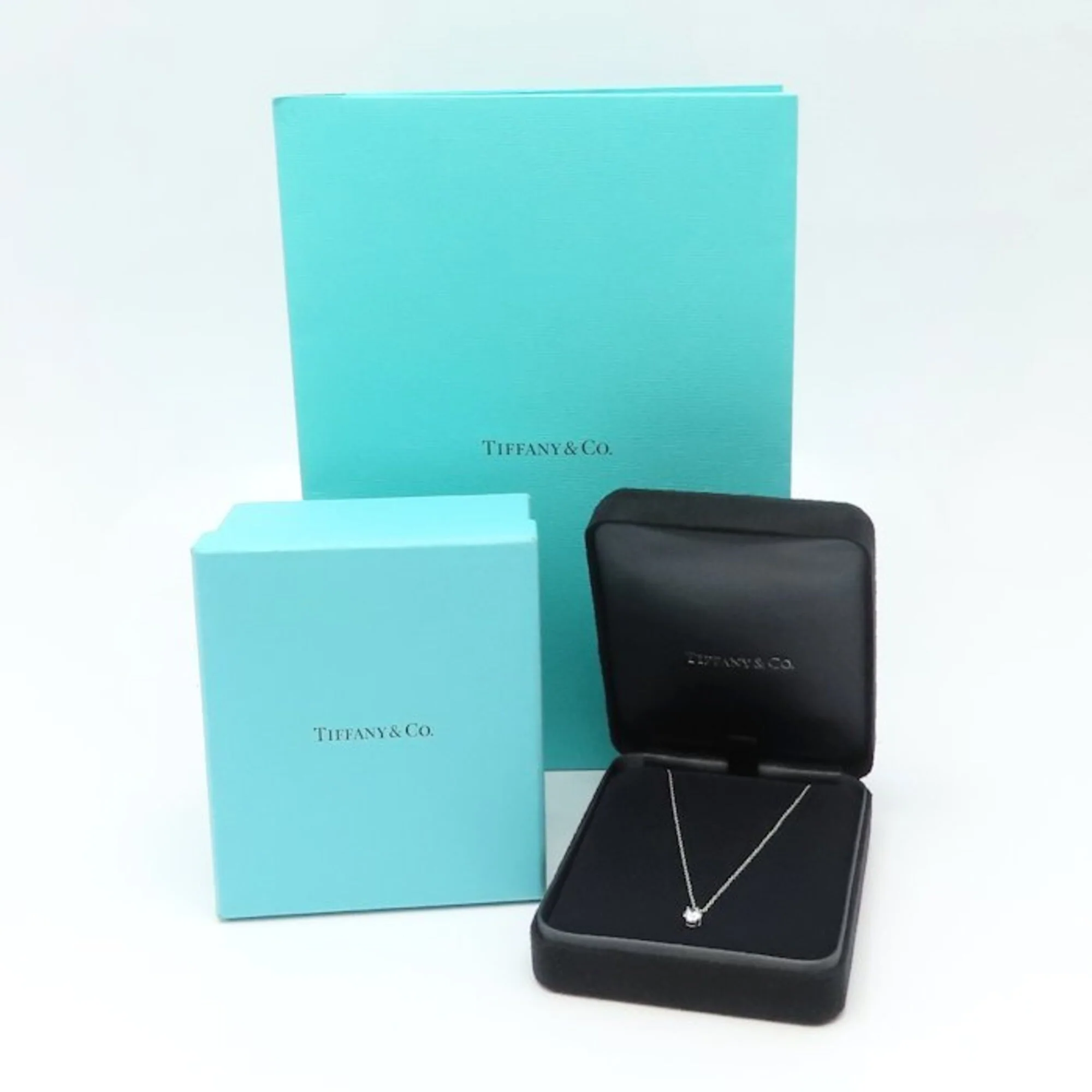 Solitaire Pendant Necklace Platinum with Diamond - Image 7
