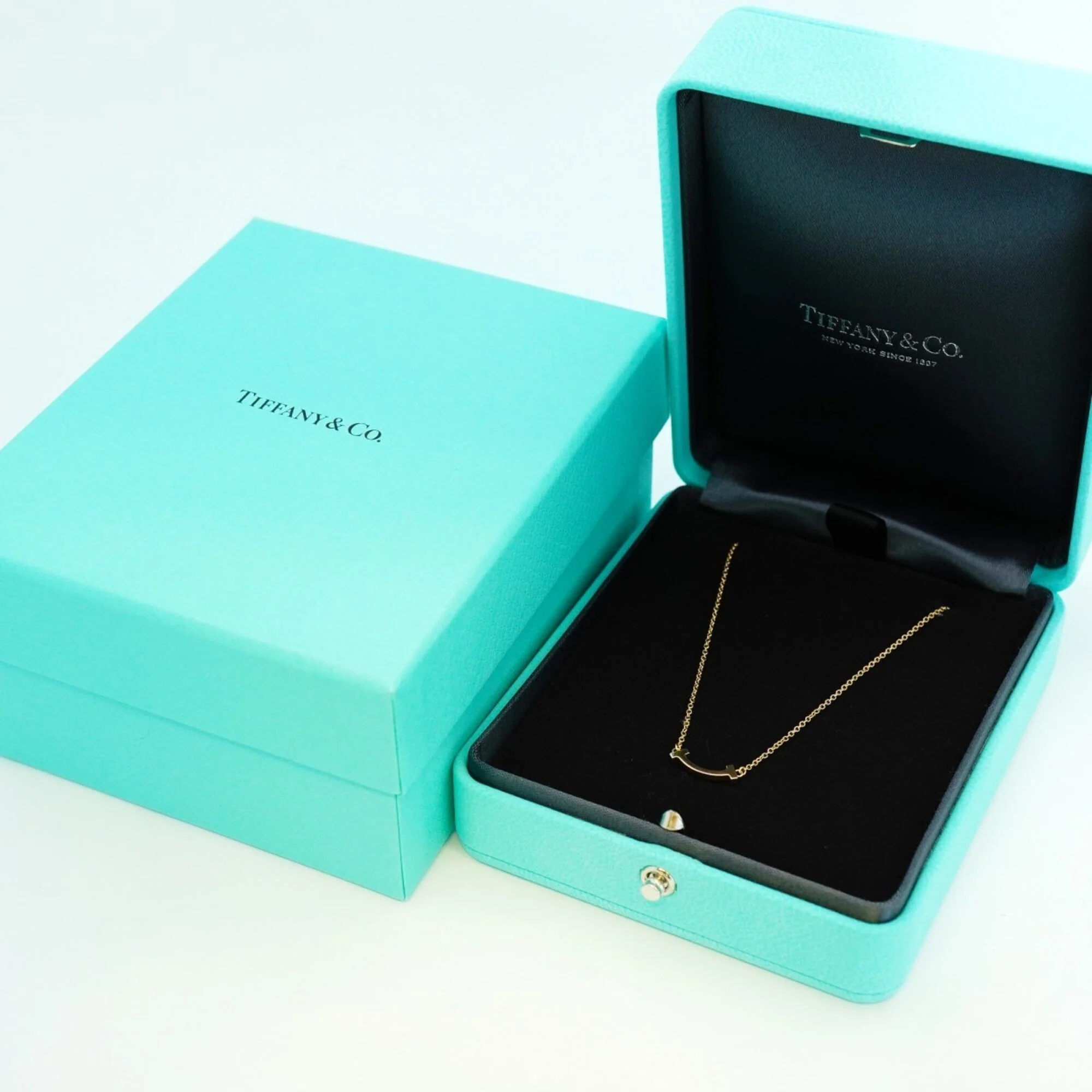 T Smile Mini Pendant Necklace 18K Yellow Gold - Image 7