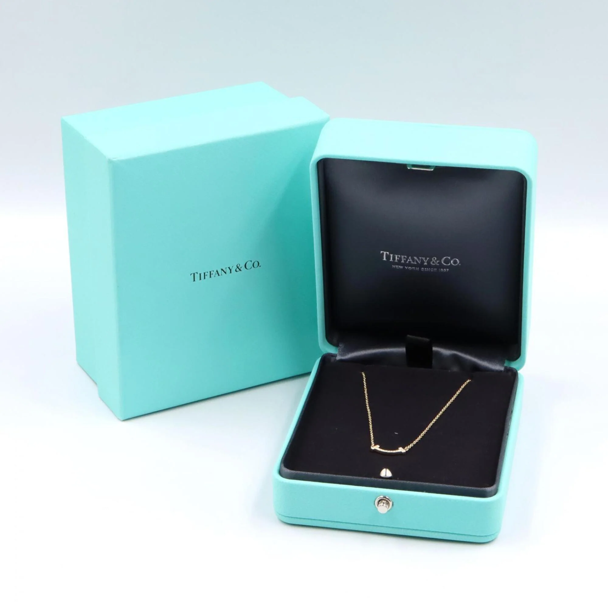 T Smile Mini Pendant Necklace 18K Yellow Gold with Diamonds - Image 7