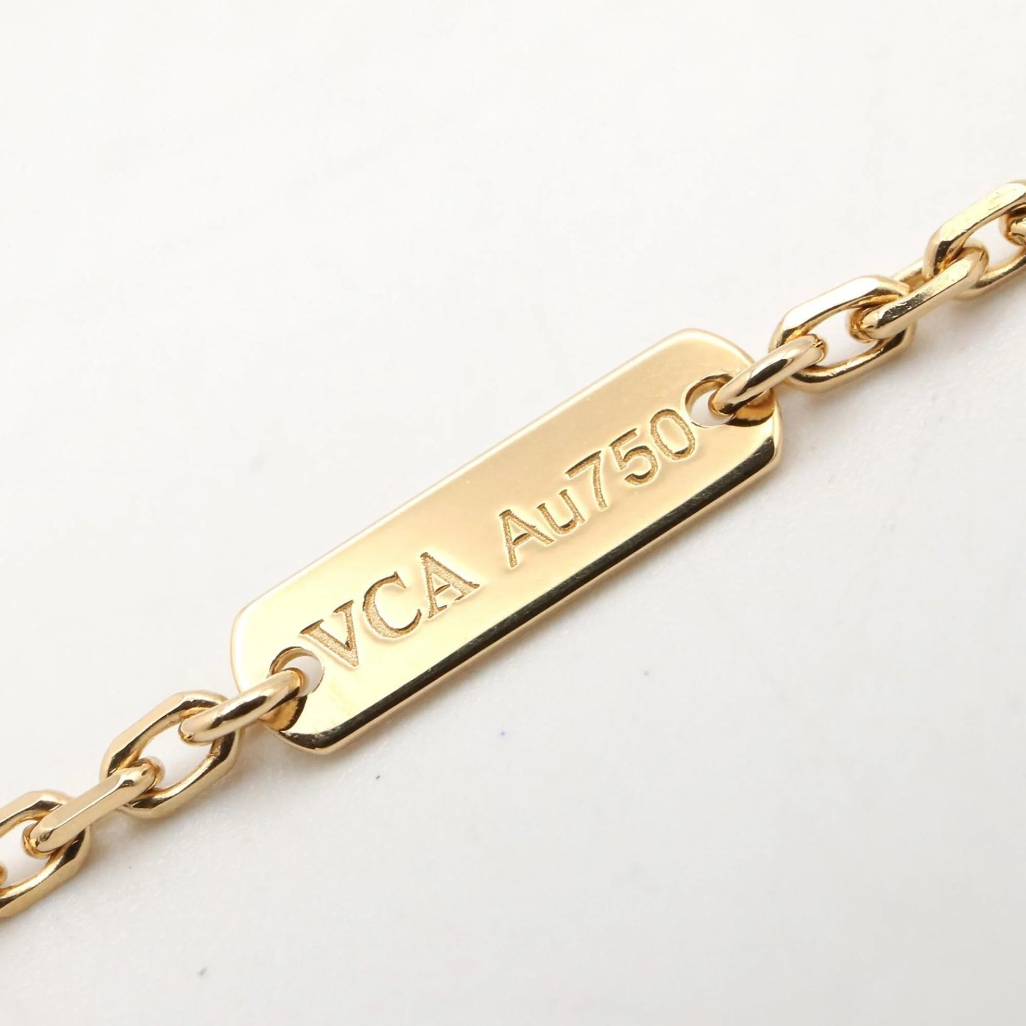 Alhambra Pendant Necklace 18K Yellow Gold and Malachite - Image 4