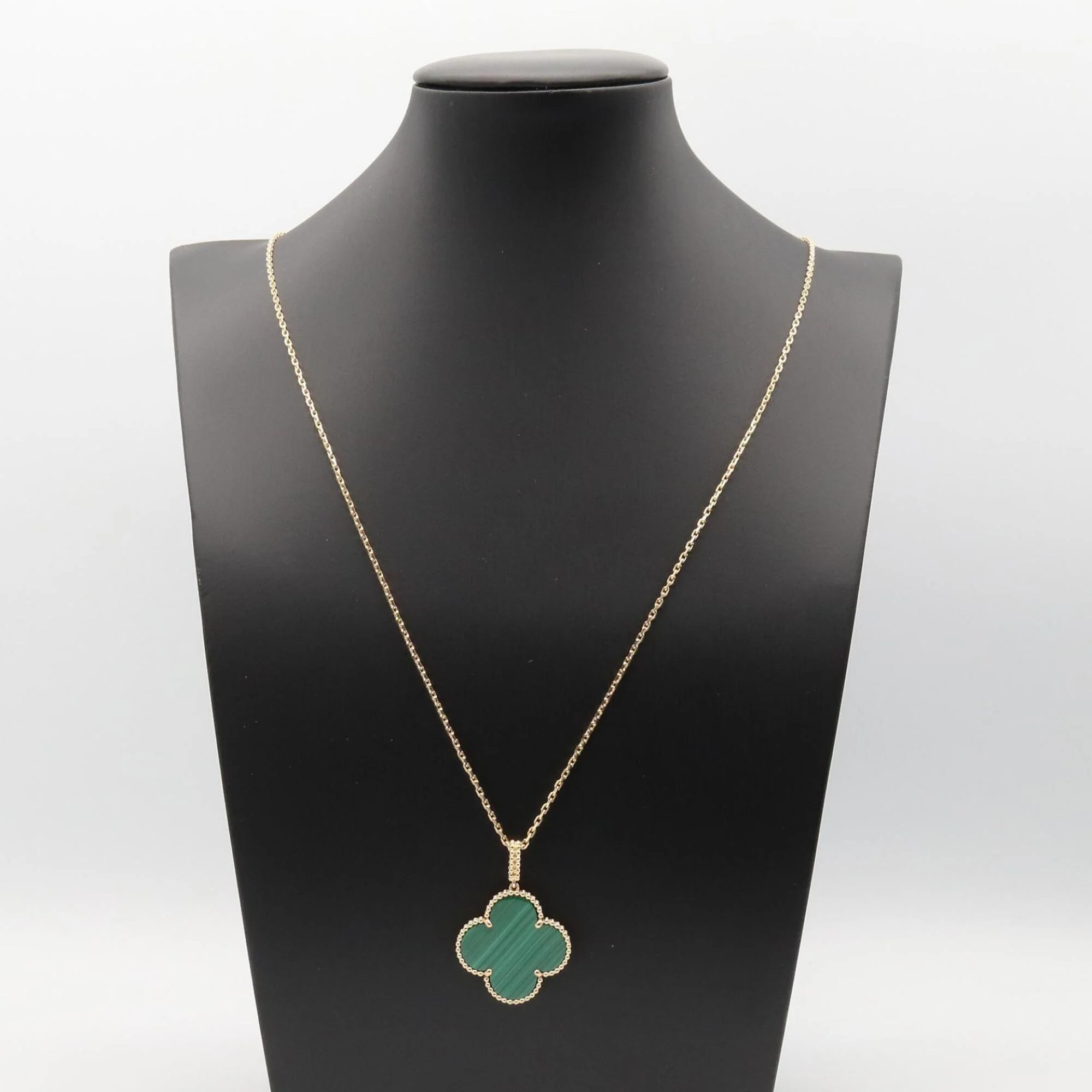 Alhambra Pendant Necklace 18K Yellow Gold and Malachite - Image 7