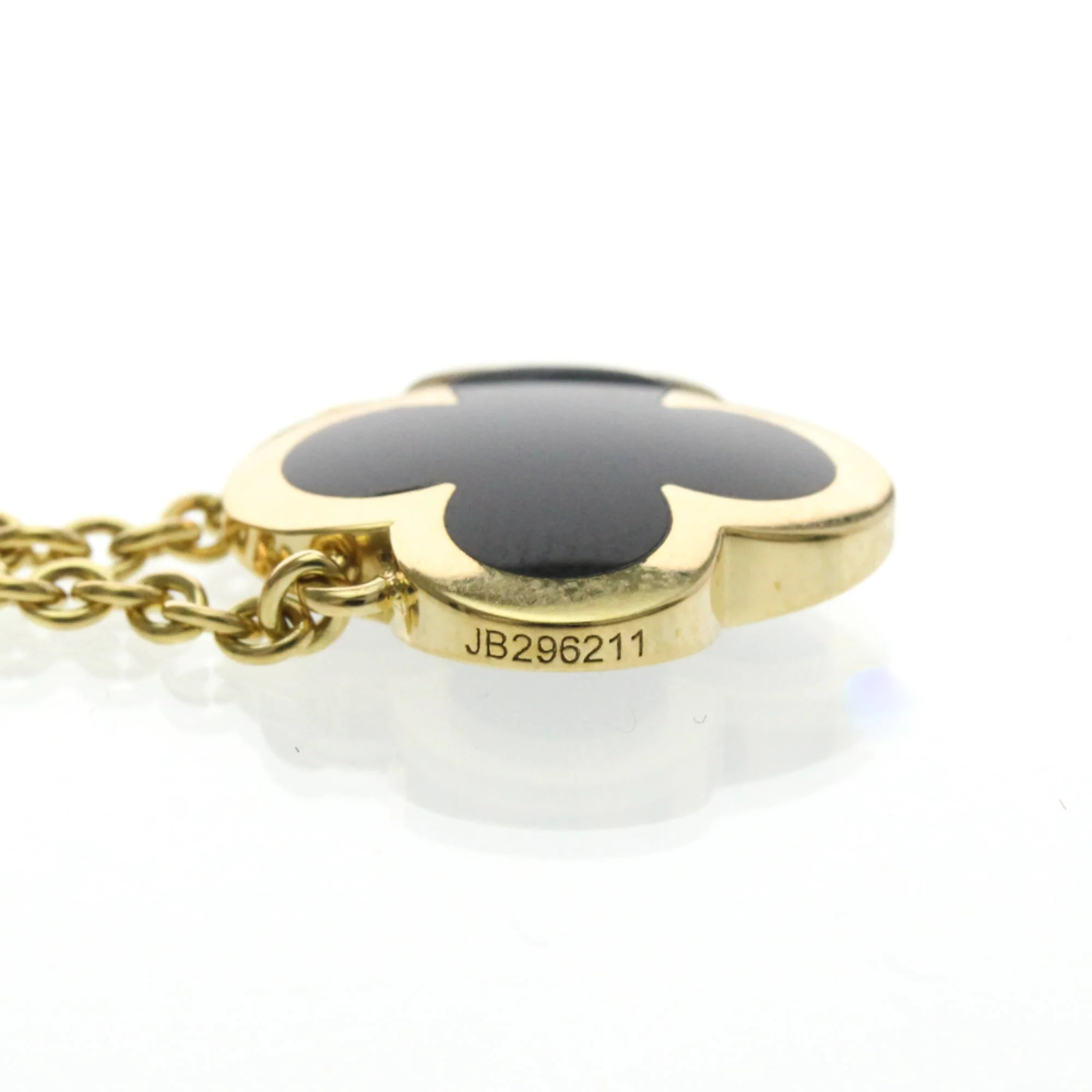 Alhambra Pendant Necklace 18K Yellow Gold and Onyx - Image 8