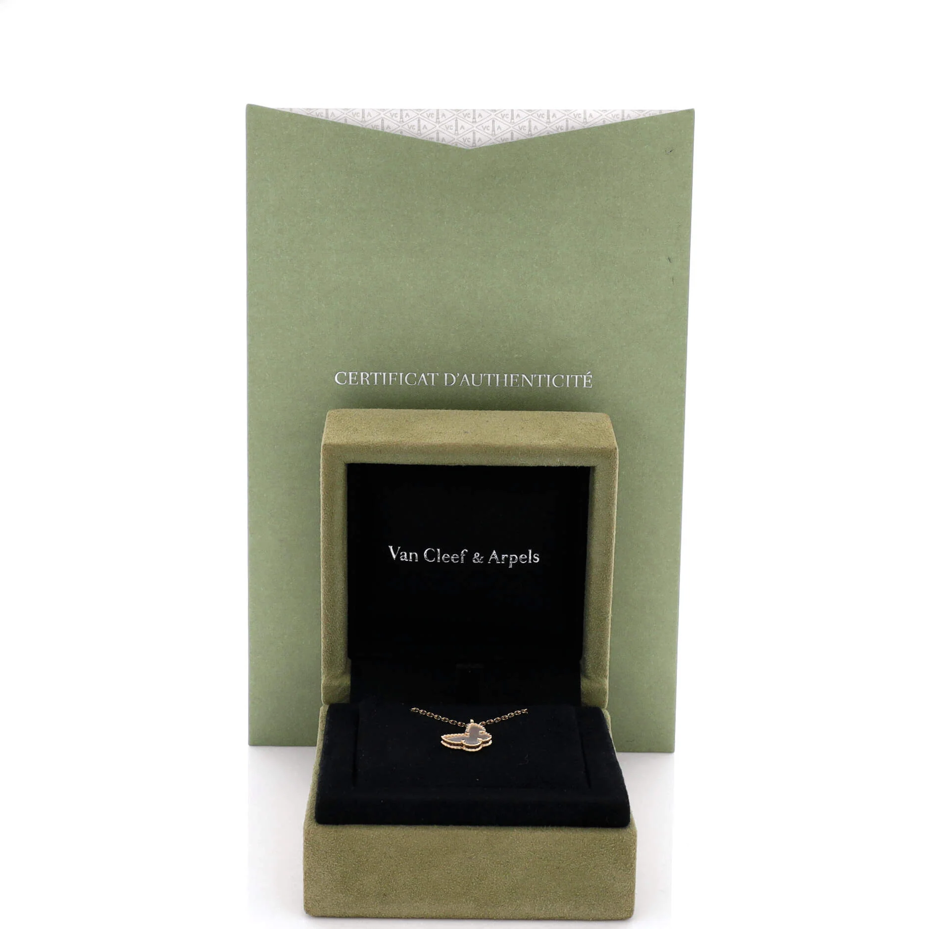 Sweet Alhambra Butterfly Pendant Necklace 18K Yellow Gold and Mother of Pearl - Image 2