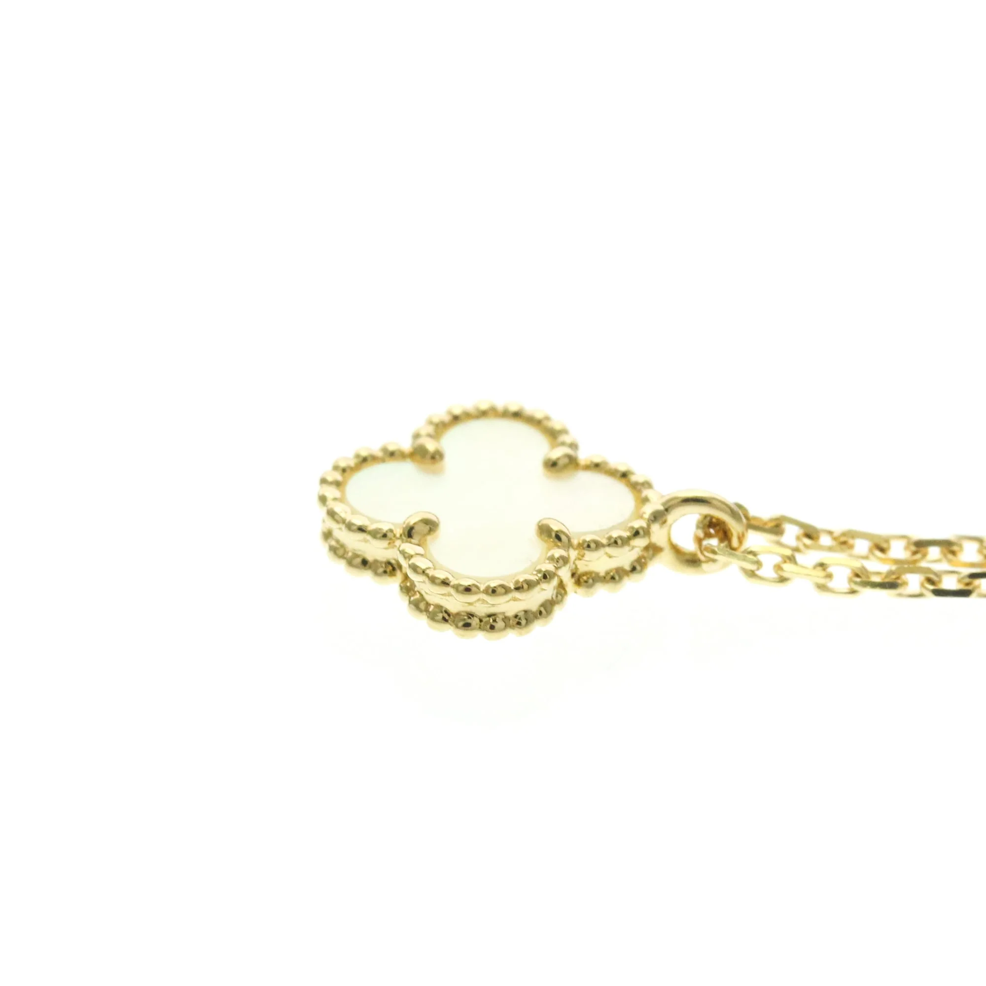 Sweet Alhambra Pendant Necklace 18K Yellow Gold and Mother of Pearl - Image 3