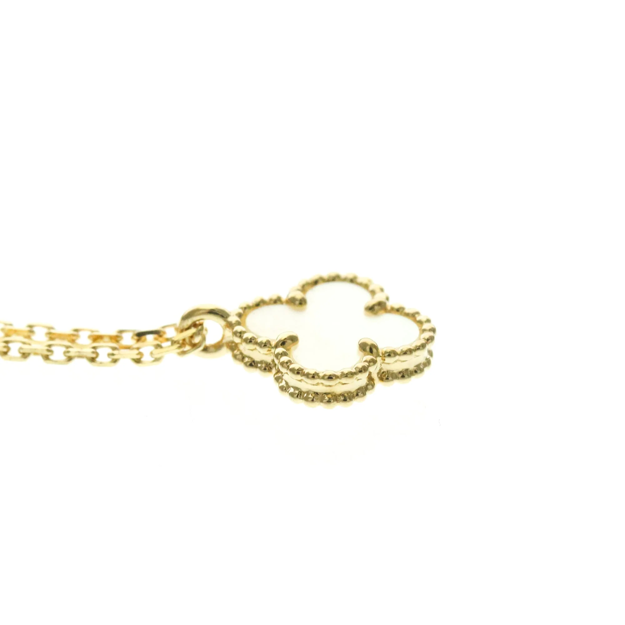 Sweet Alhambra Pendant Necklace 18K Yellow Gold and Mother of Pearl - Image 5