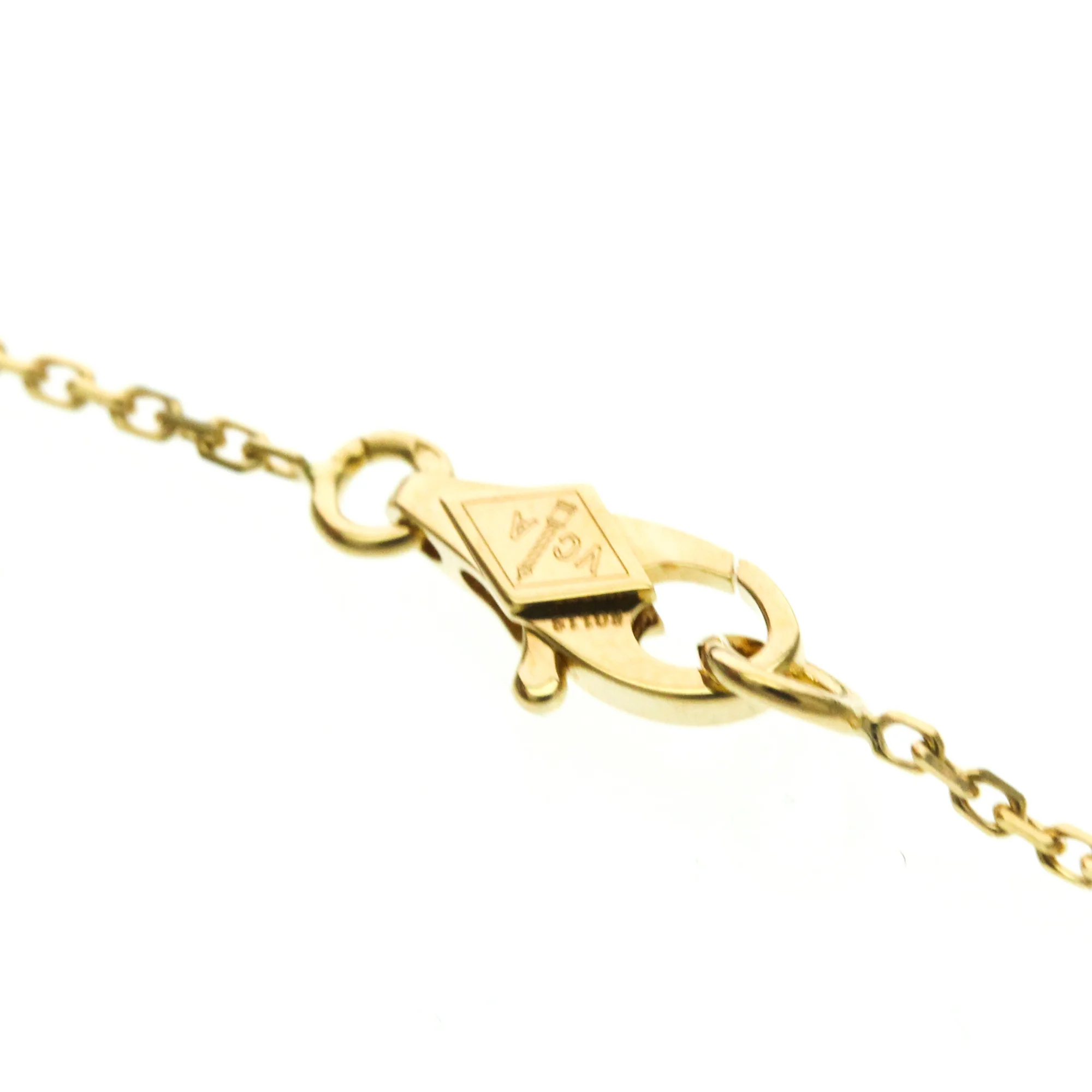 Sweet Alhambra Pendant Necklace 18K Yellow Gold and Mother of Pearl - Image 7