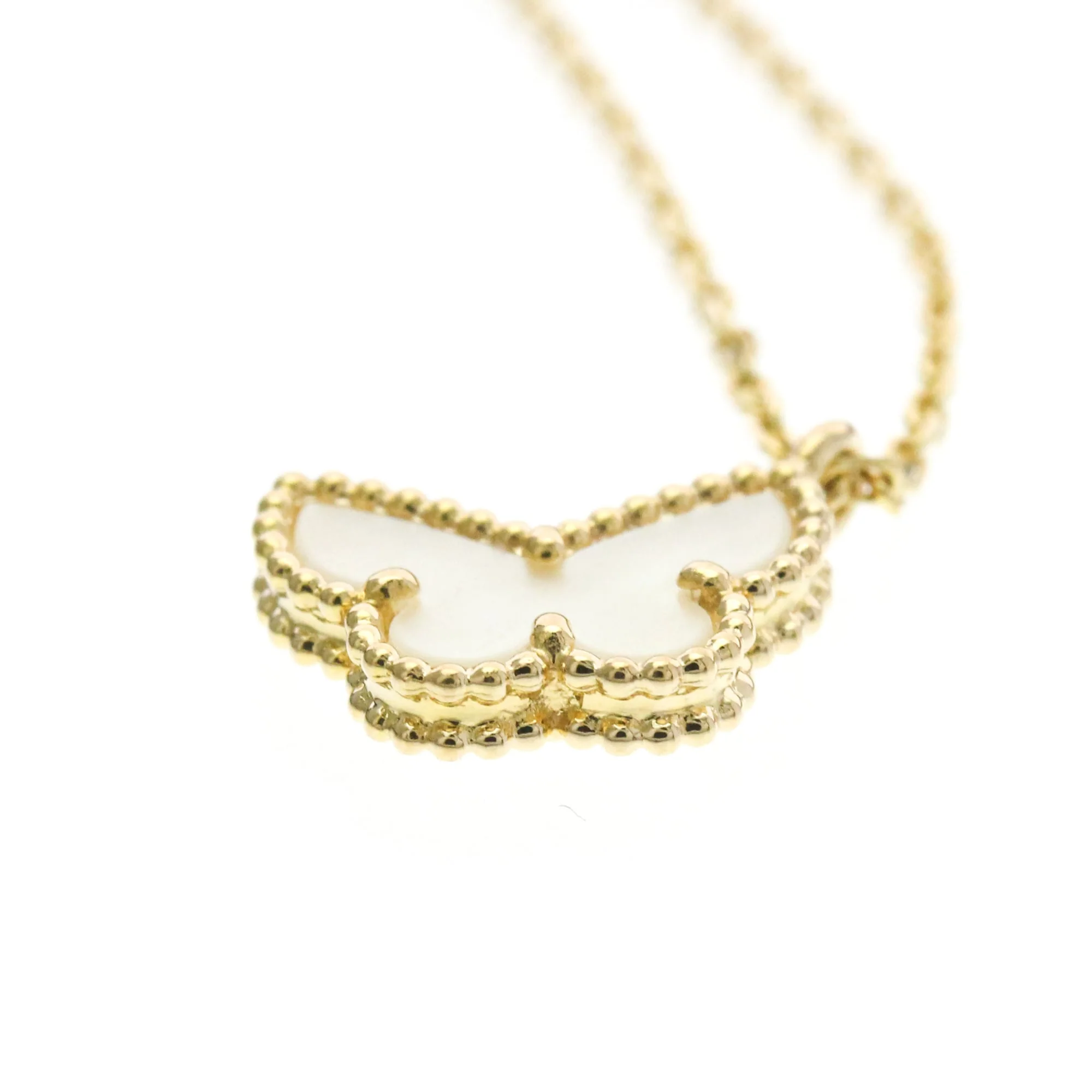 Sweet Alhambra Pendant Necklace 18K Yellow Gold and Mother of Pearl - Image 4