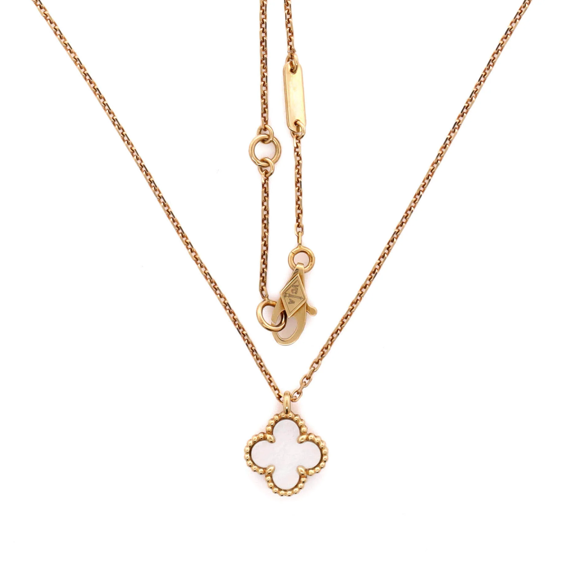 Sweet Alhambra Pendant Necklace 18K Yellow Gold and Mother of Pearl - Image 3