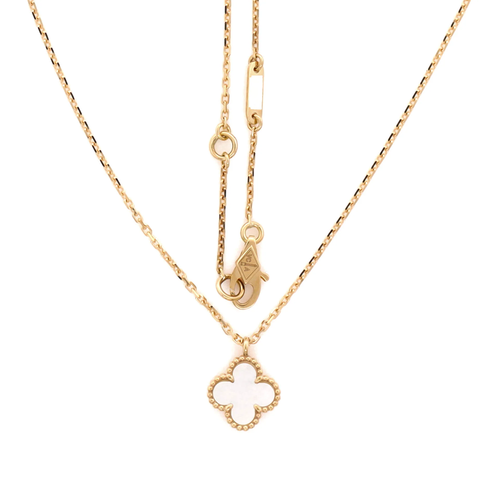 Sweet Alhambra Pendant Necklace 18K Yellow Gold and Mother of Pearl - Image 3