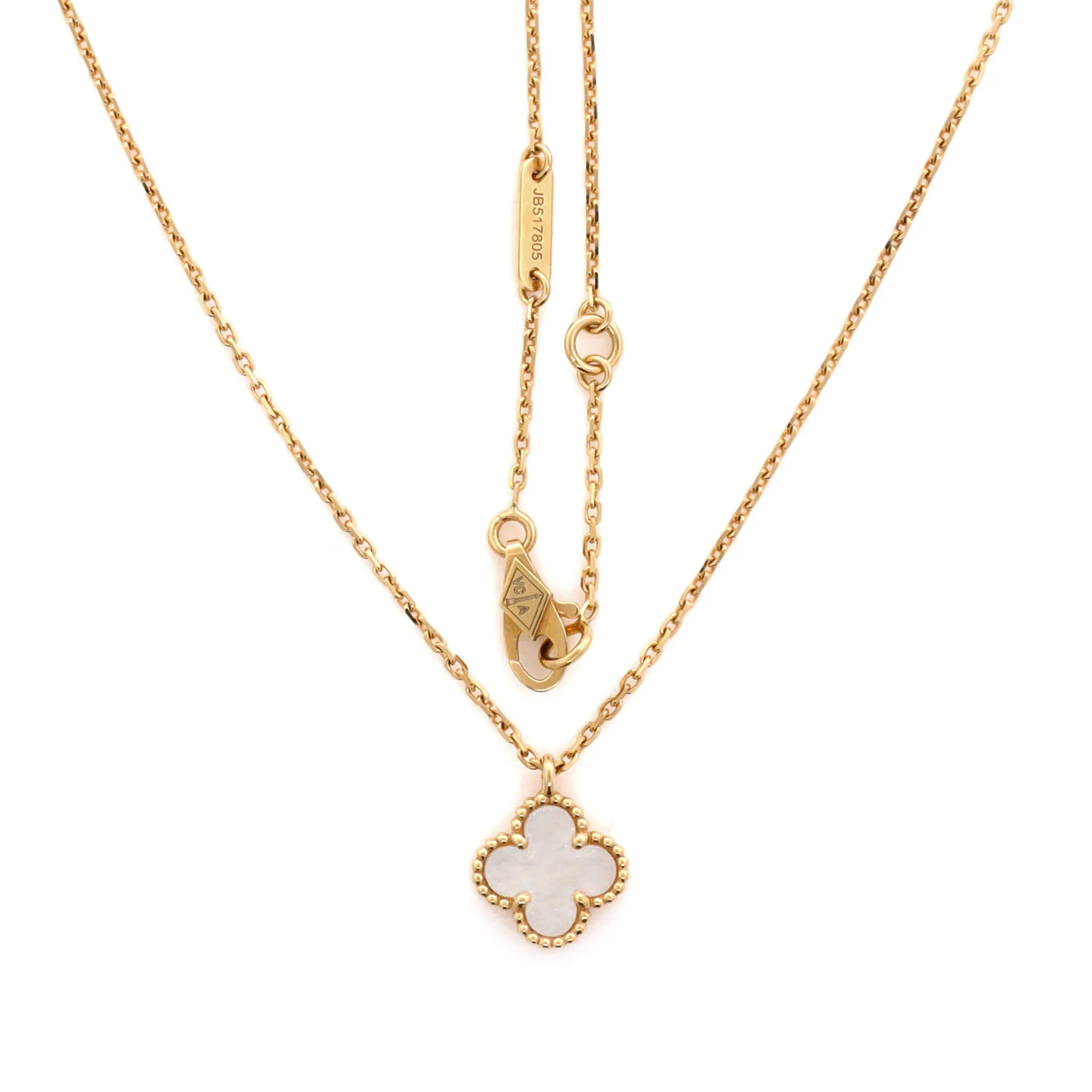 Sweet Alhambra Pendant Necklace 18K Yellow Gold and Mother of Pearl - Image 3