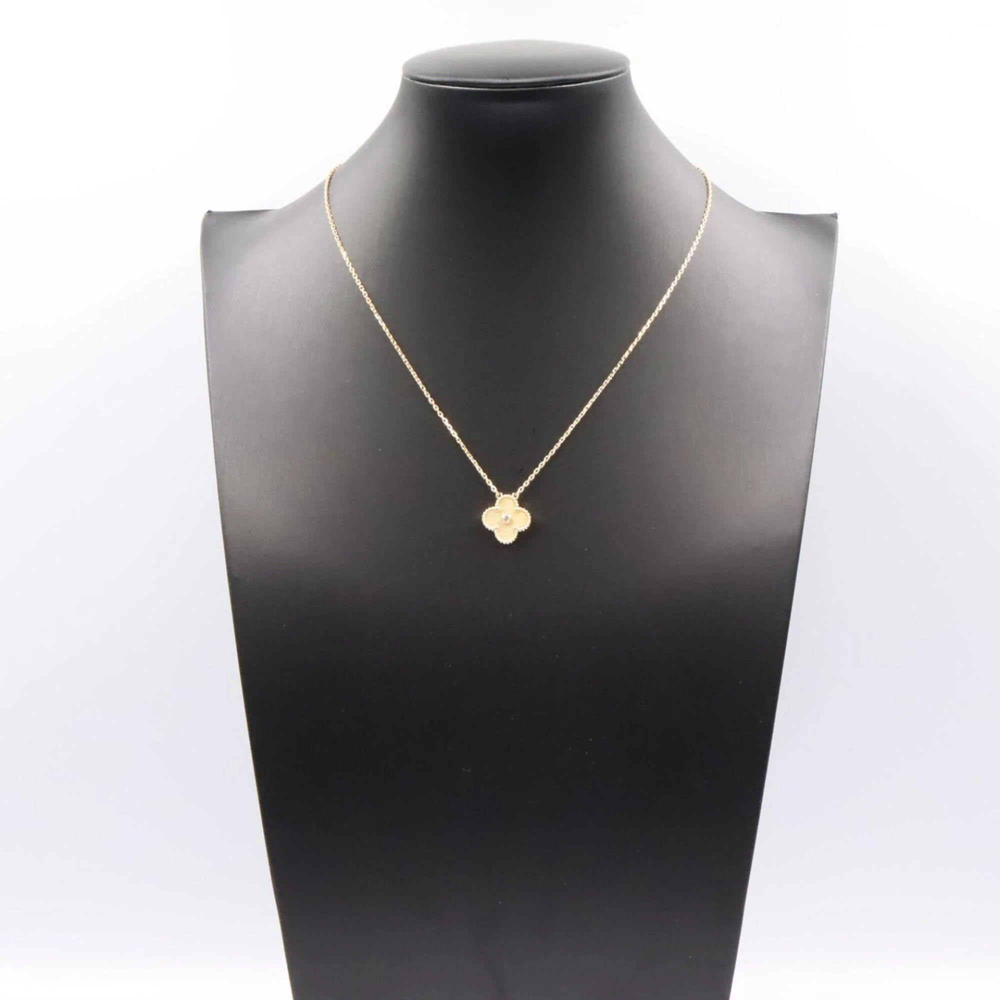 Vintage Alhambra Pendant Necklace 18K Yellow Gold and Mother of Pearl - Image 6