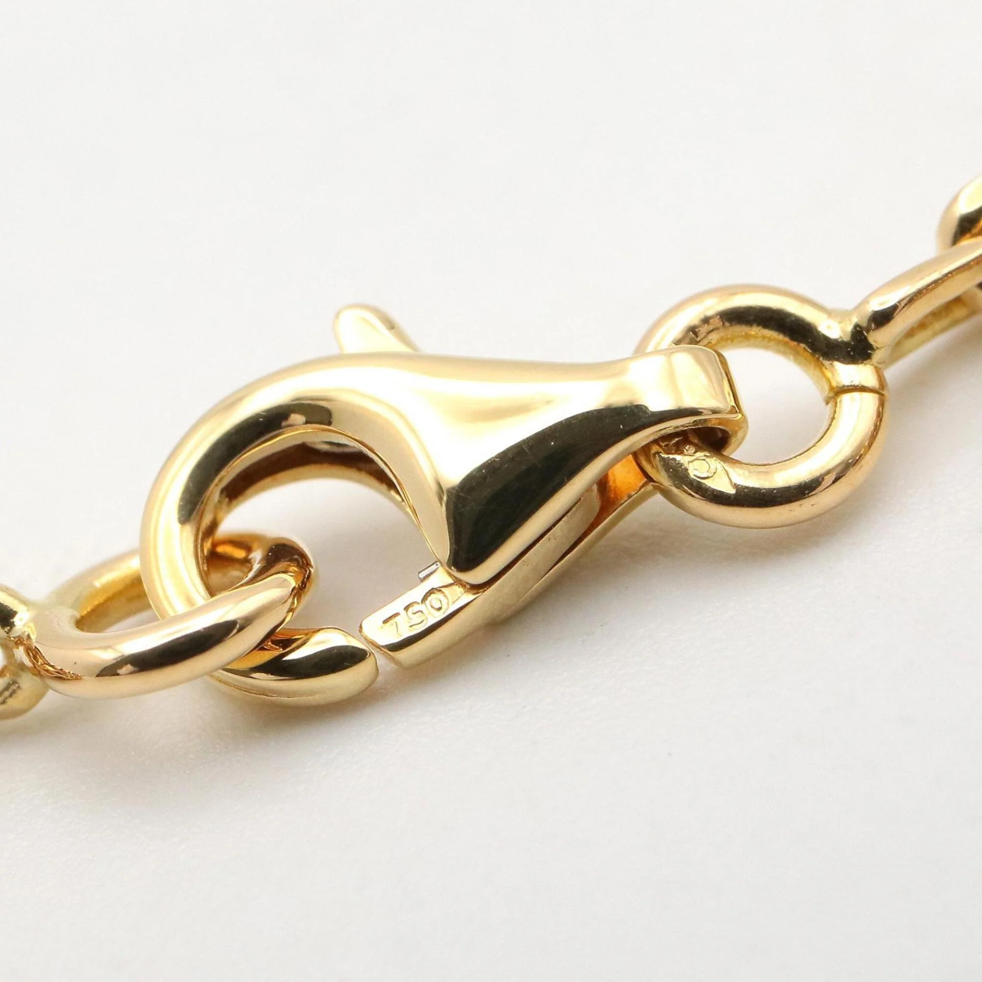 Vintage Alhambra Pendant Necklace 18K Yellow Gold and Onyx - Image 4