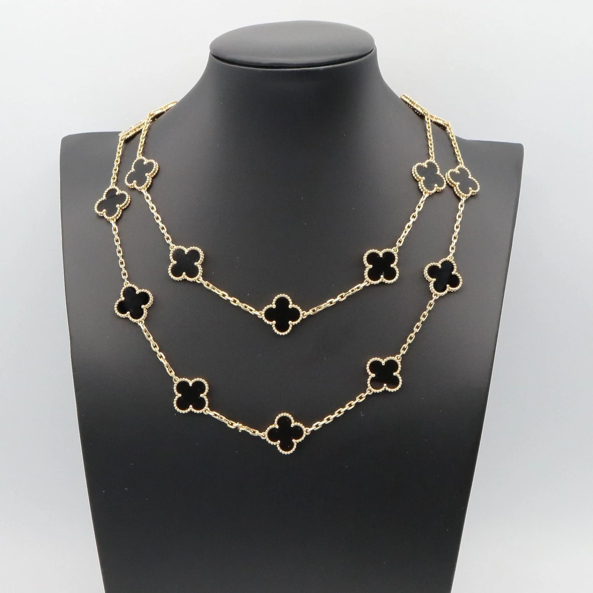 Vintage Alhambra Pendant Necklace 18K Yellow Gold and Onyx - Image 6
