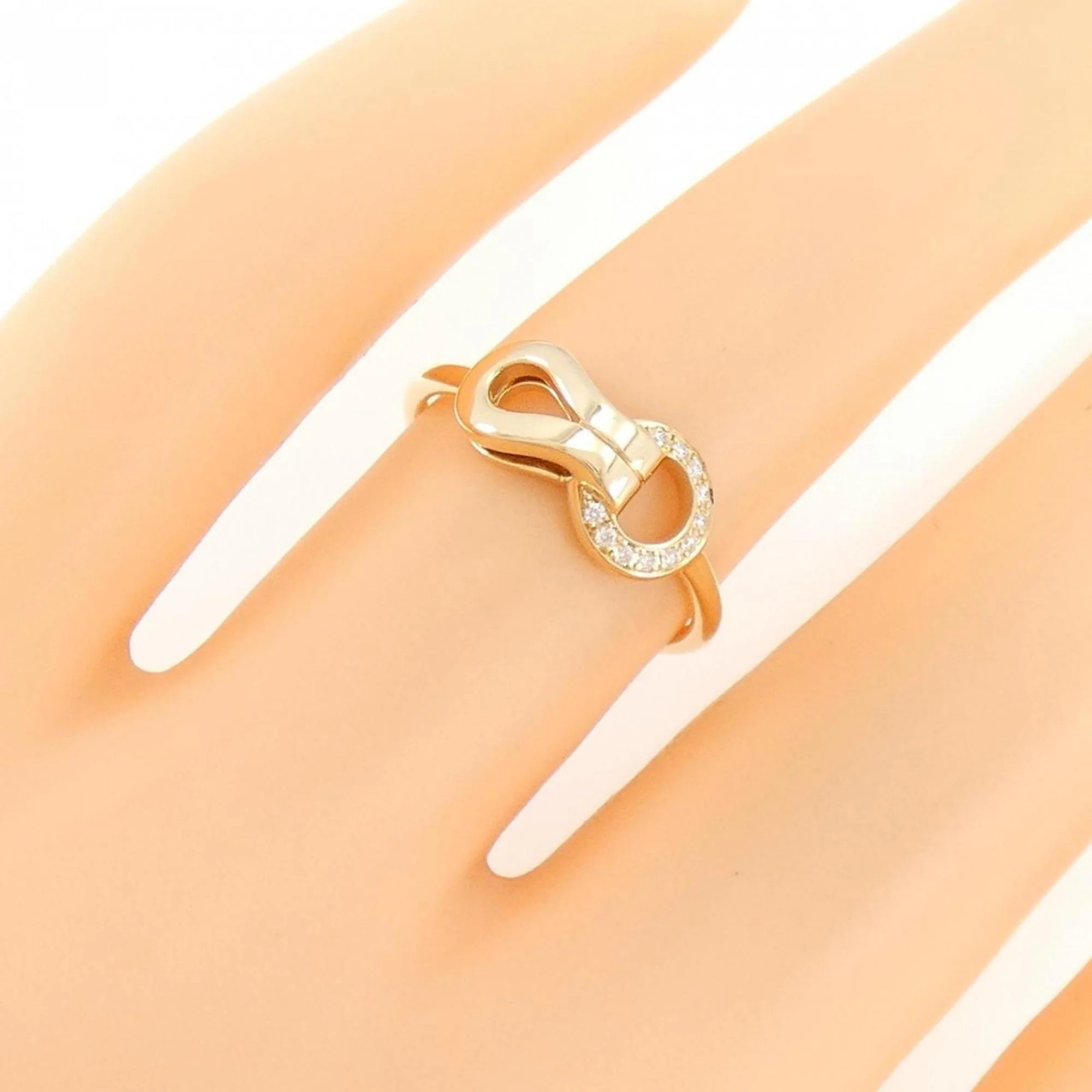 Agraffe Ring 18K Rose Gold and Diamond - Image 5