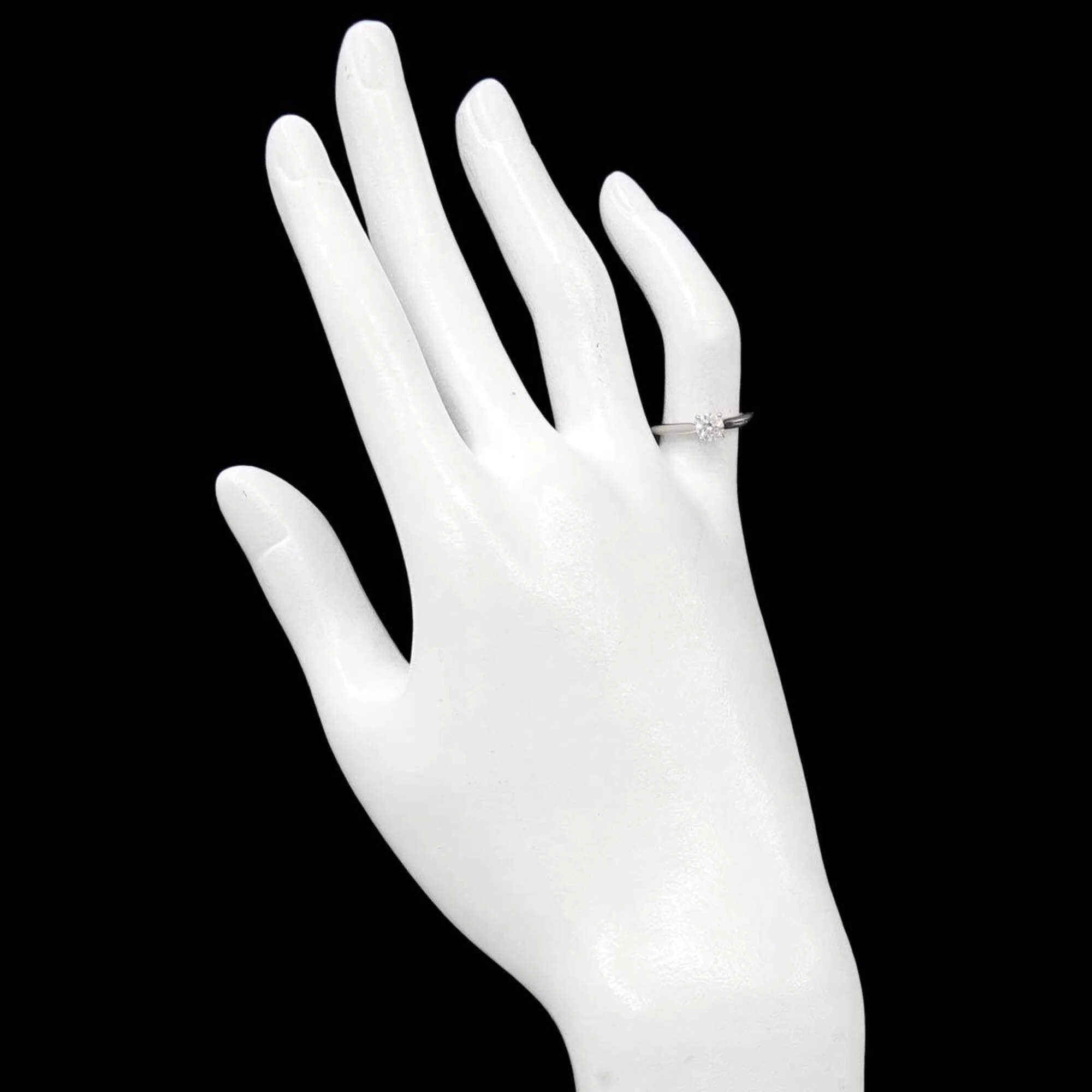 Solitaire Diamond Ring Platinum - Image 8