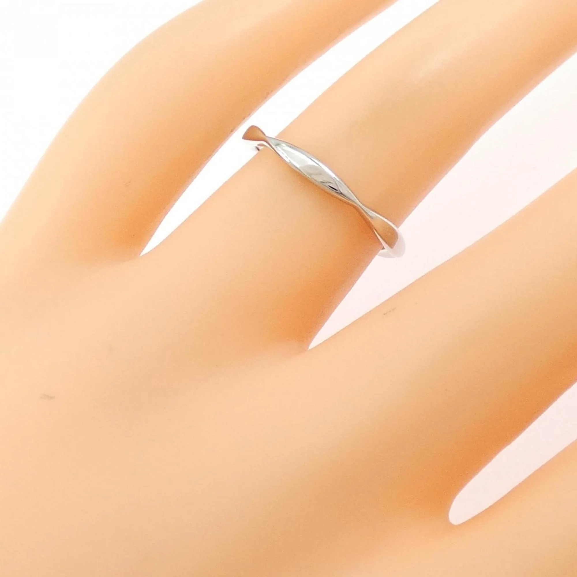 Camellia Ring Platinum - Image 4