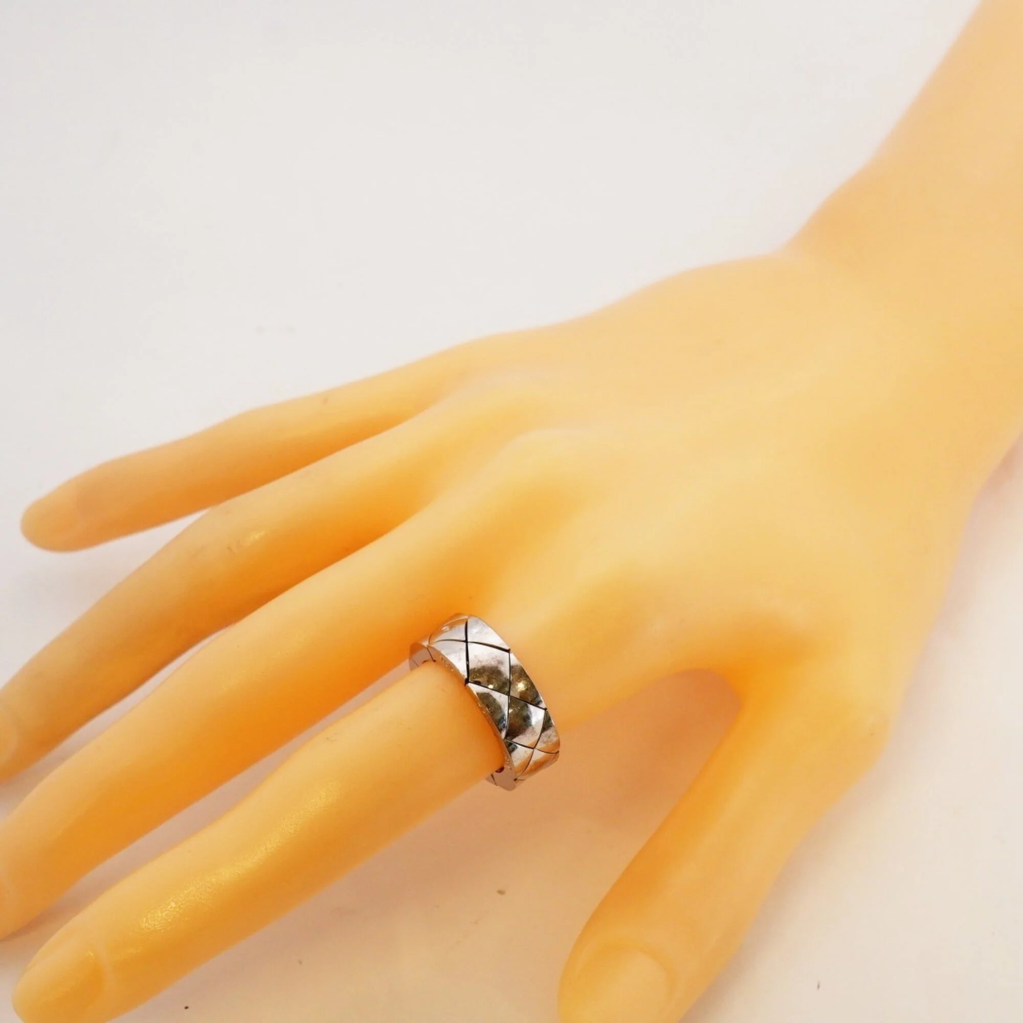 Matelassé Ring 18K White Gold - Image 8