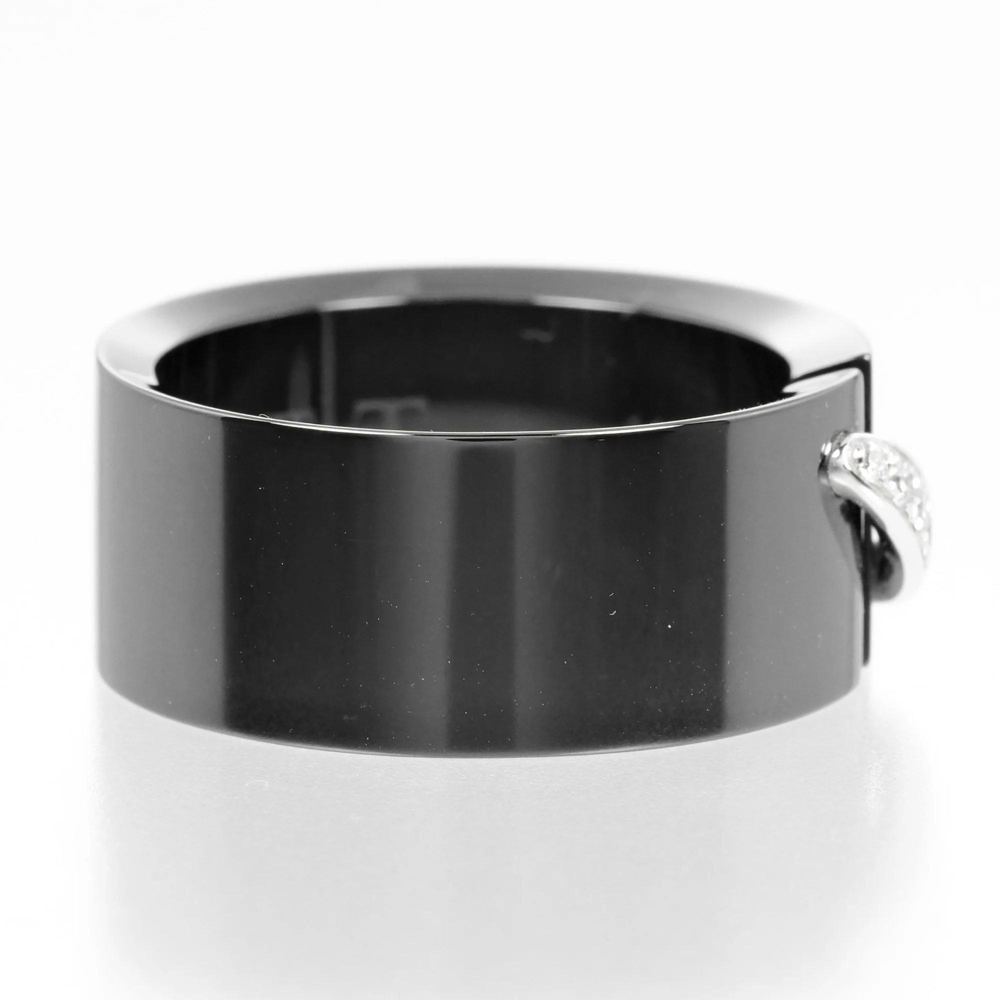 Lien Ring Ceramic and 18K White Gold with Diamond - Image 7