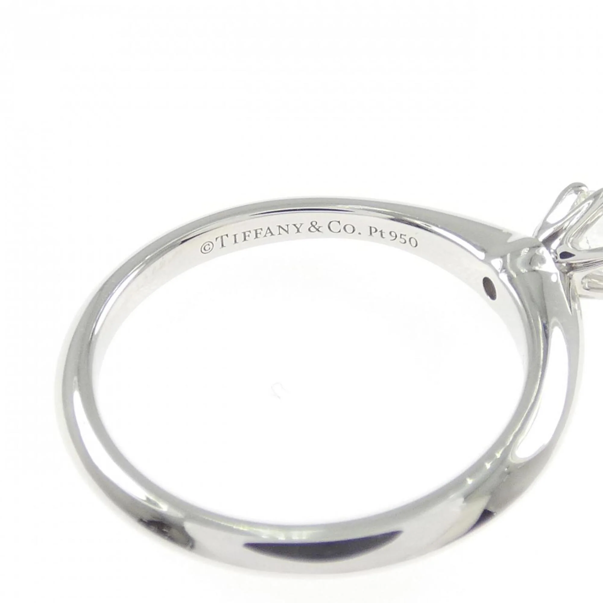 Classic Solitaire Ring with Diamond - Image 4