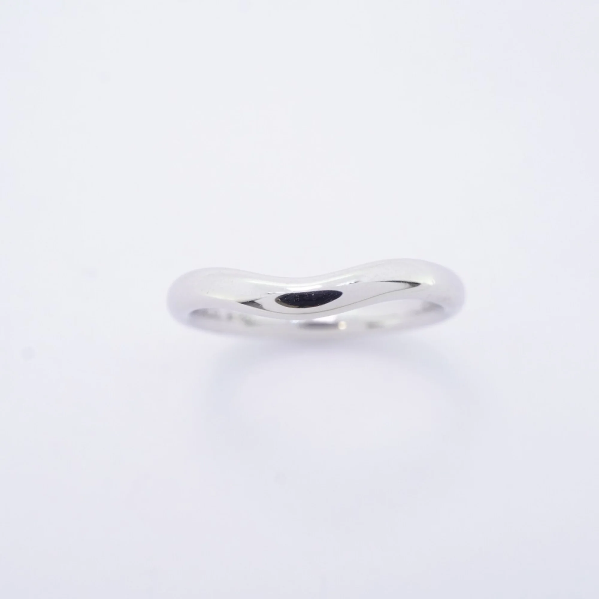 Curved Band Ring Platinum - Image 2