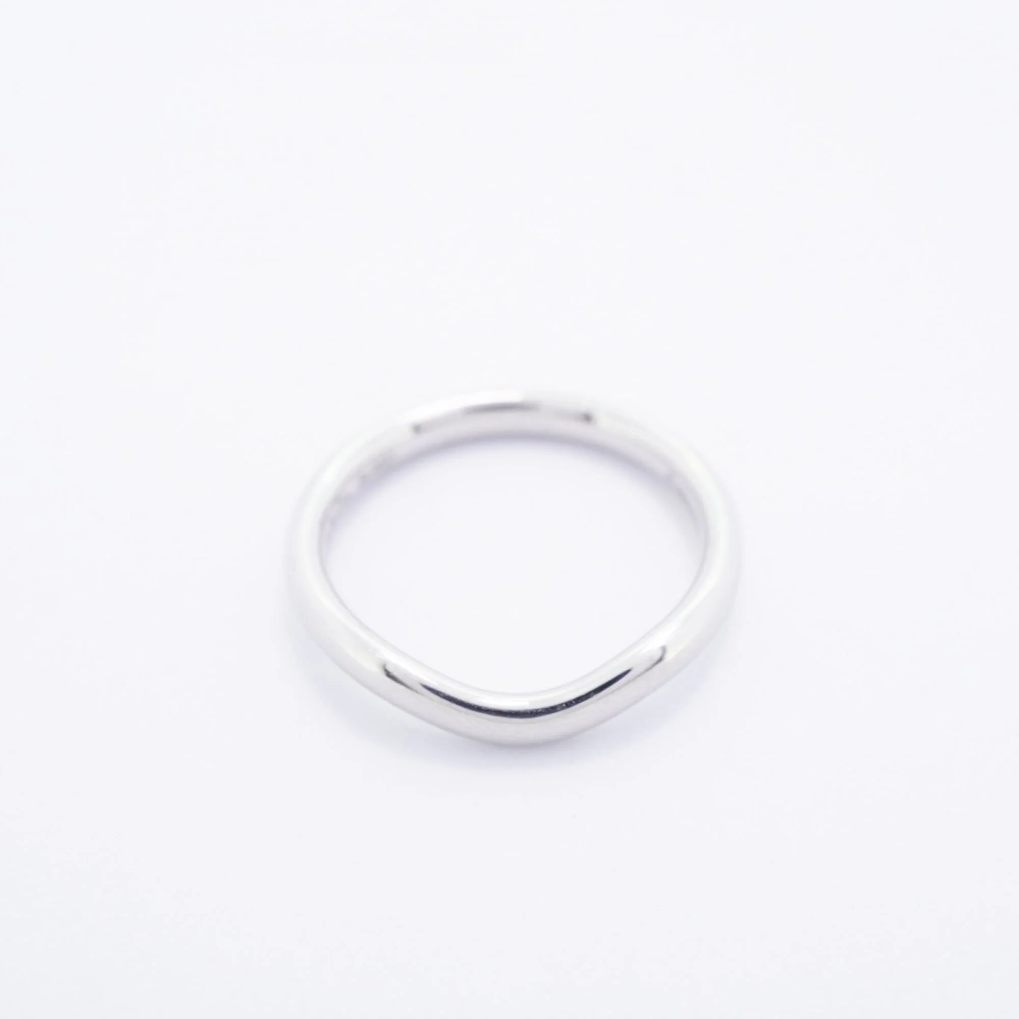 Curved Band Ring Platinum - Image 3
