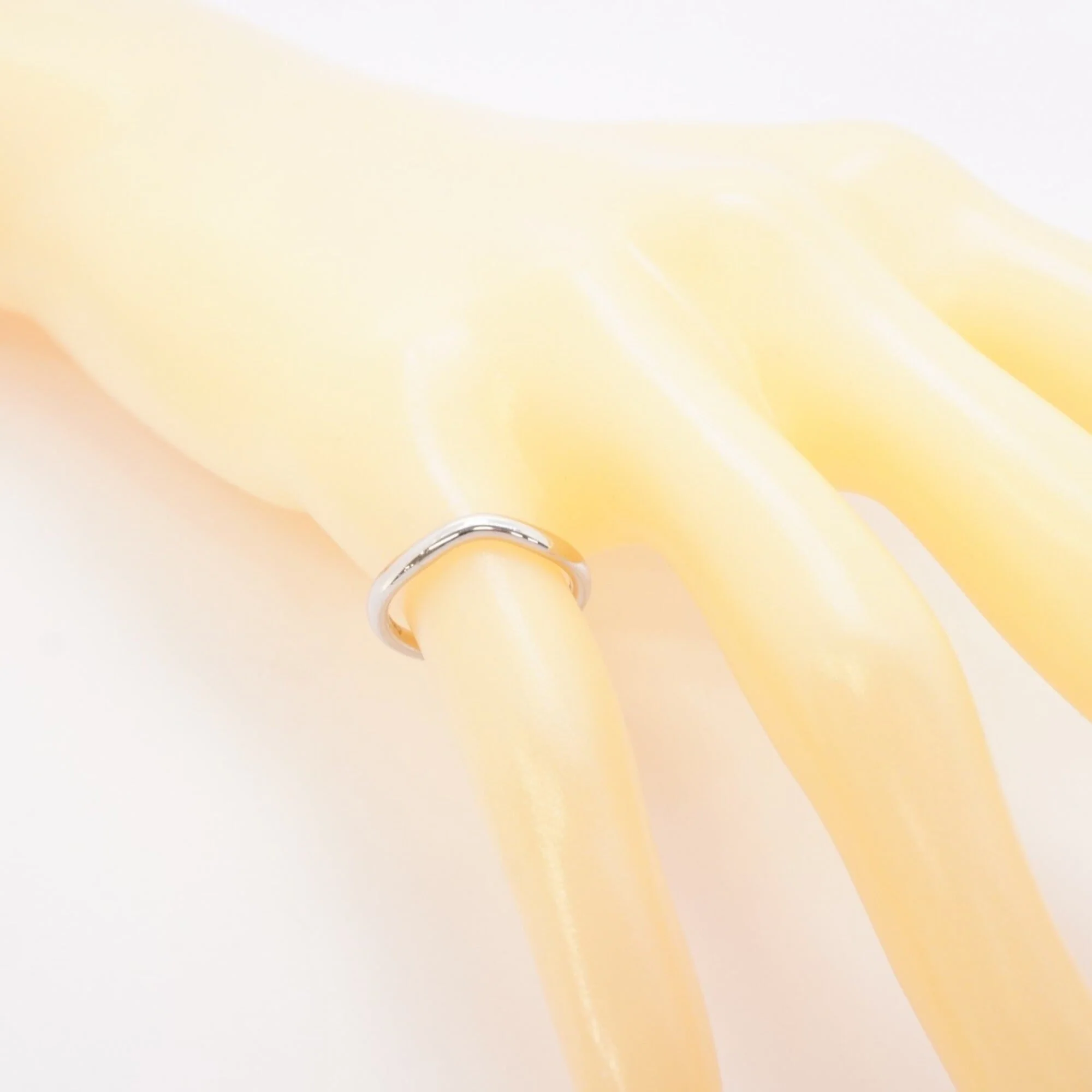 Curved Band Ring Platinum - Image 7